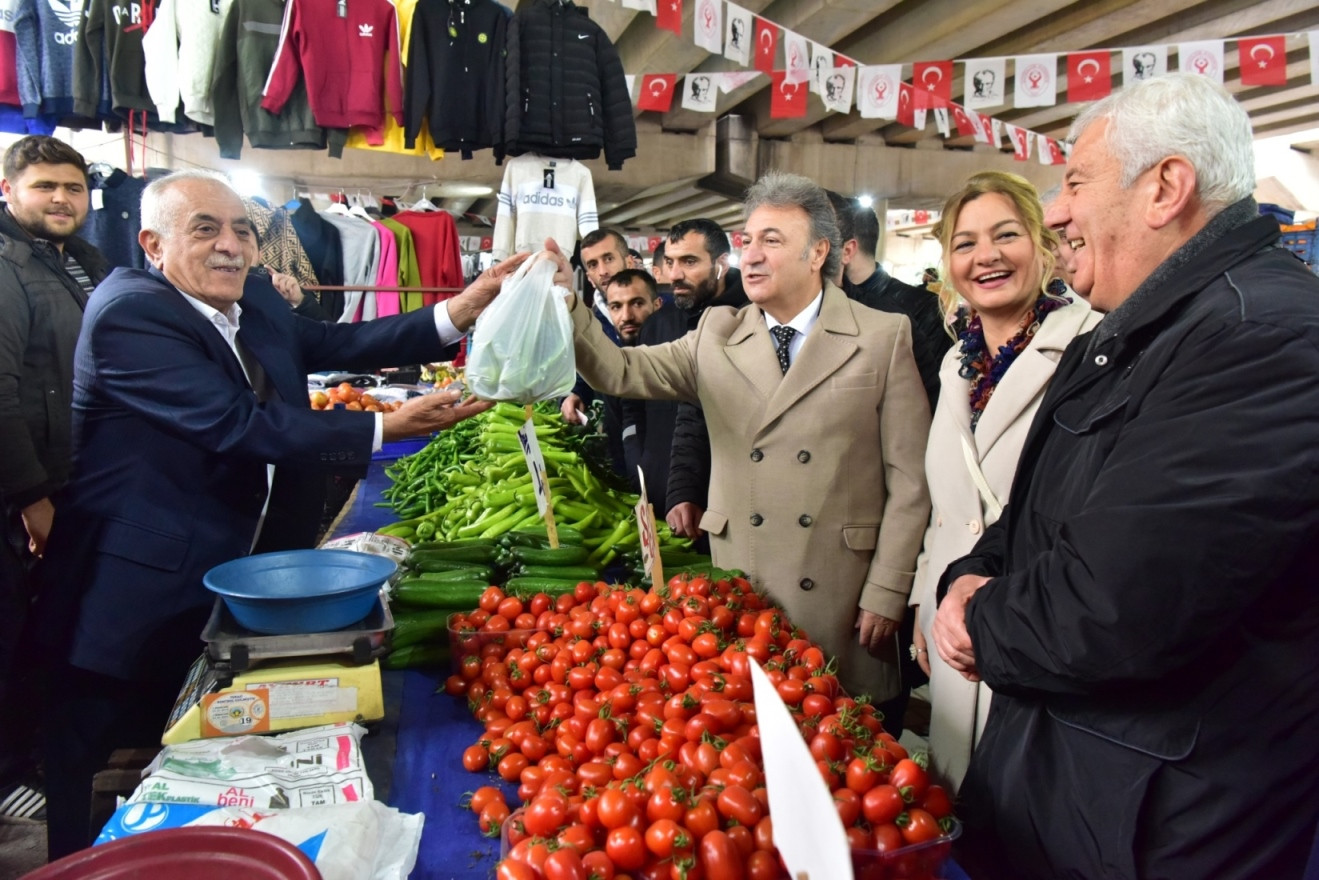 Bornova Antika Pazarı, Bornova Belediyesinin desteğiyle Yeni Özkanlar Pazaryerinde açıyor.