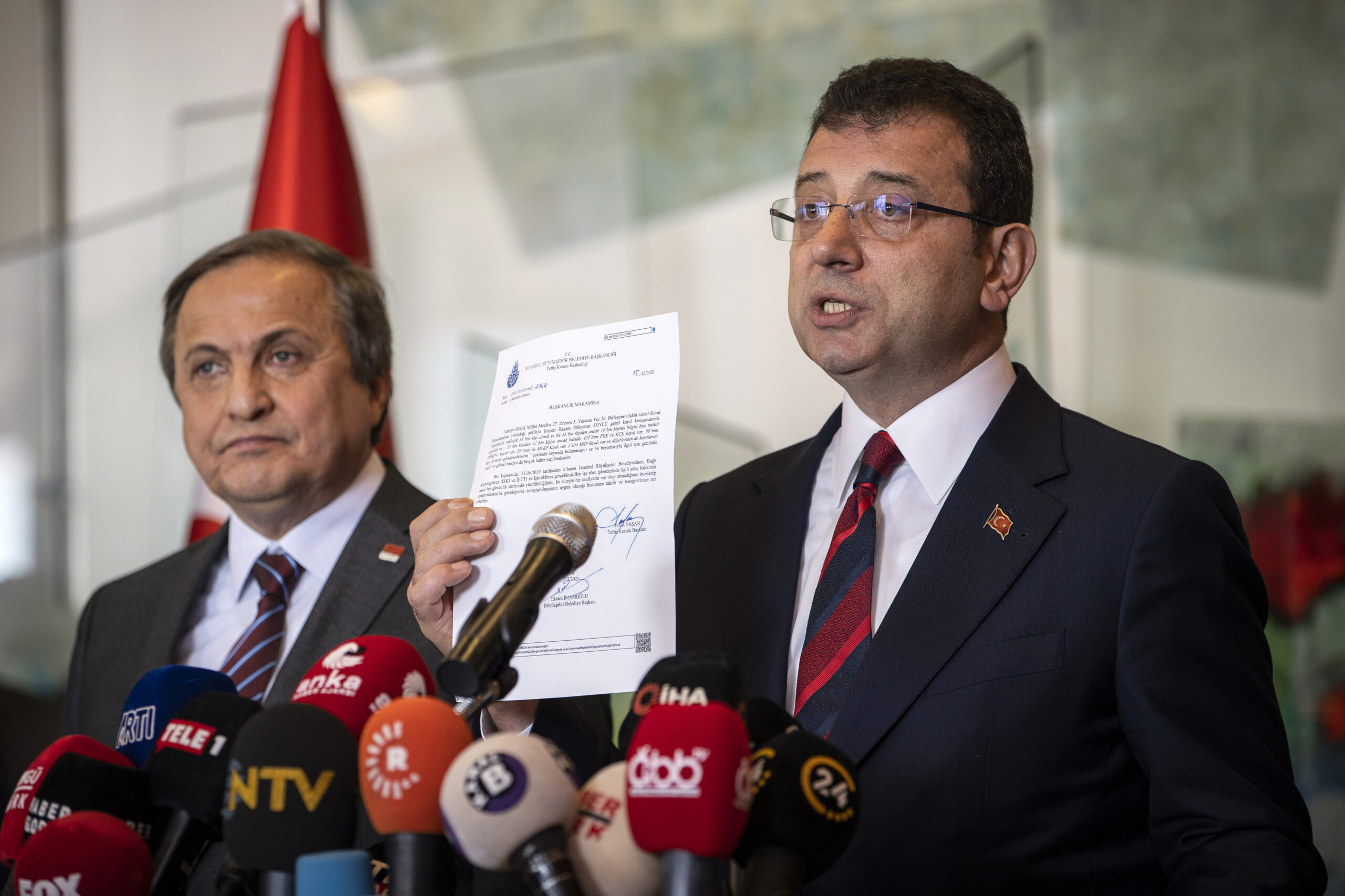 CHP GENEL BAŞKAN YARDIMCISI SEYİT TORUN VE CHP’Lİ BÜYÜKŞEHİR BELEDİYE BAŞKANLARİ GAZETECİLERİN SORULARINI YANITLADI Cumhuriyet Halk Partisi Yerel Yönetimlerden Sorumlu Genel Başkan Yardımcısı Seyit