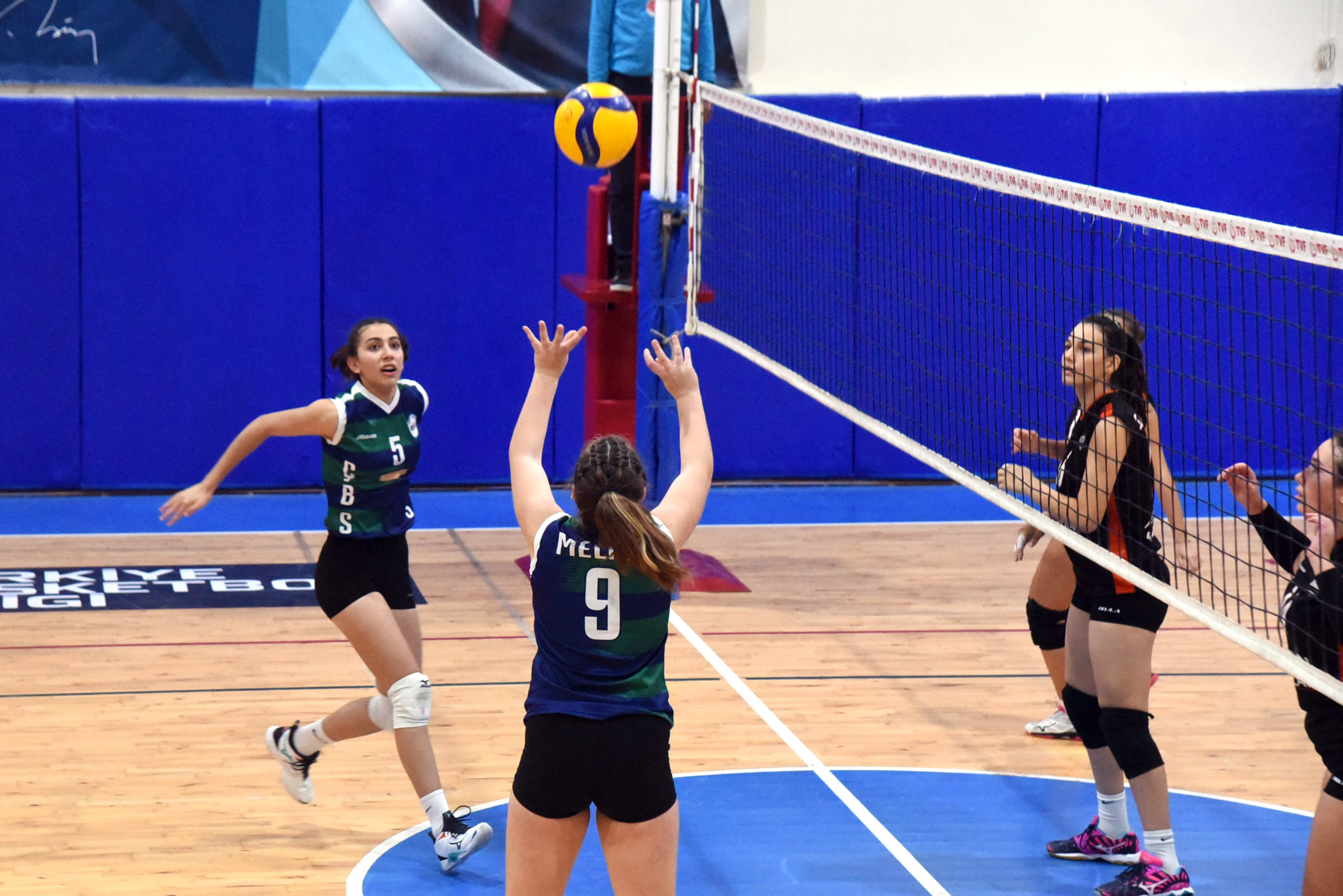 Voleybol Takımı Liderlik Yarışında Türkiye Kadınlar Voleybol 2. Lig 1.
