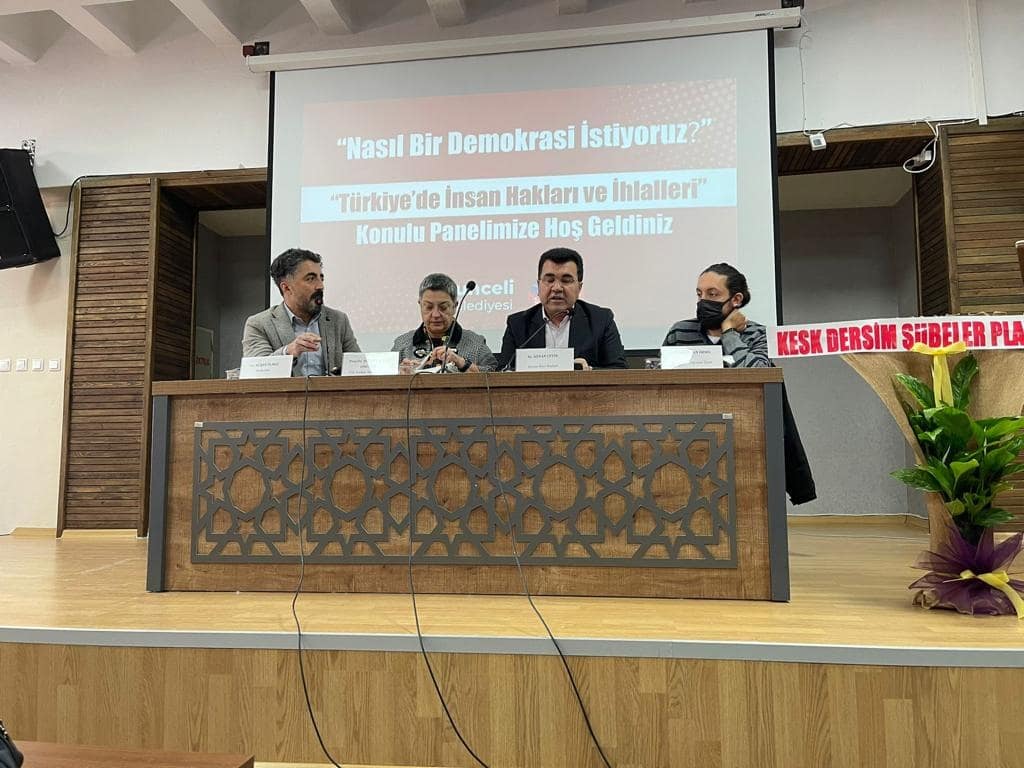 Tunceli’de; Panel Nasıl Bir Demokrasi İstiyoruz Tunceli Belediyesi tarafından İnsan Hakları Haftasında ‘Nasıl Bir Demokrasi İstiyoruz?’