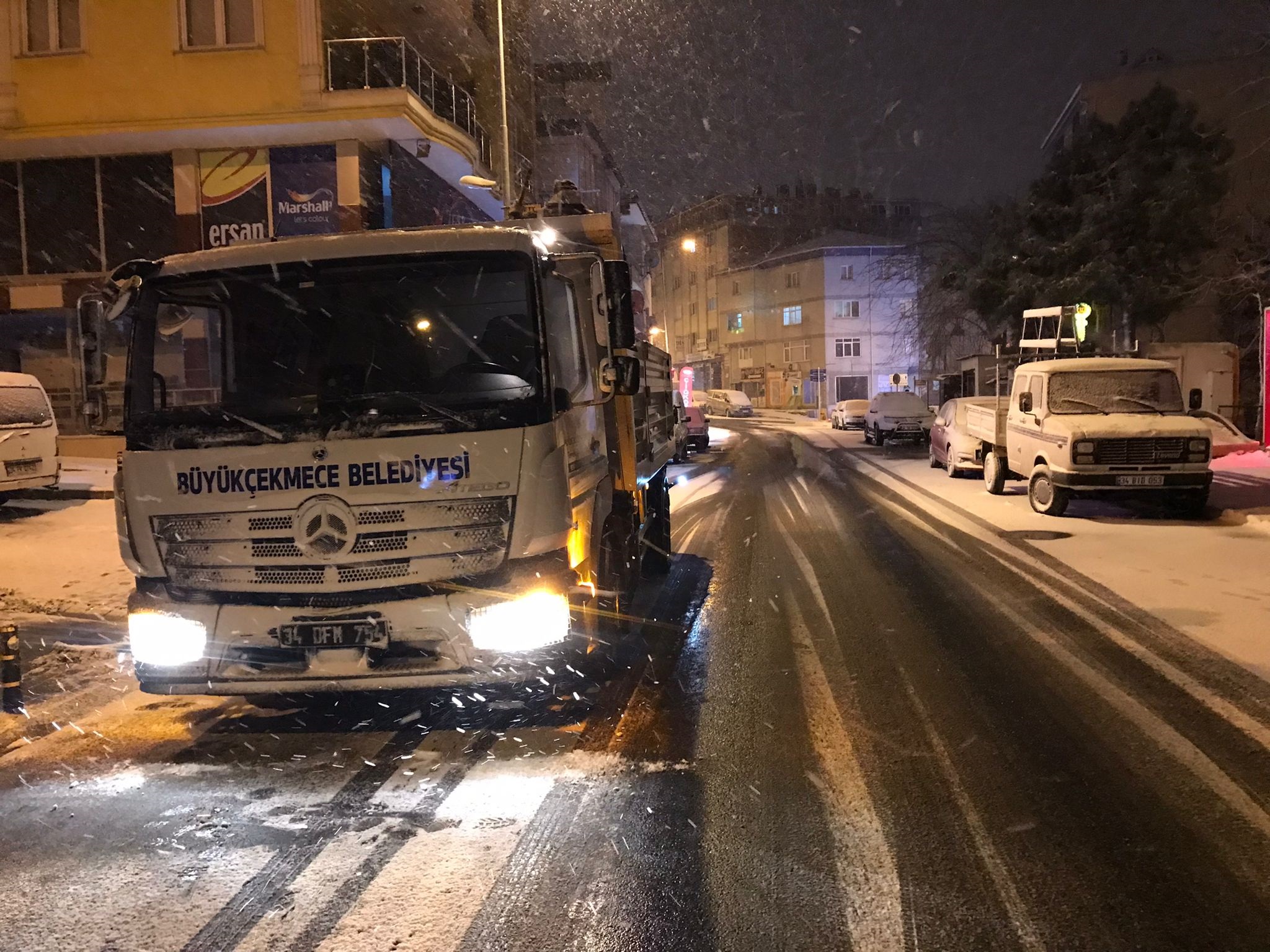 Büyükçekmece, İstanbul genelinde etkili olan yoğun kar yağışına teslim olmadı.