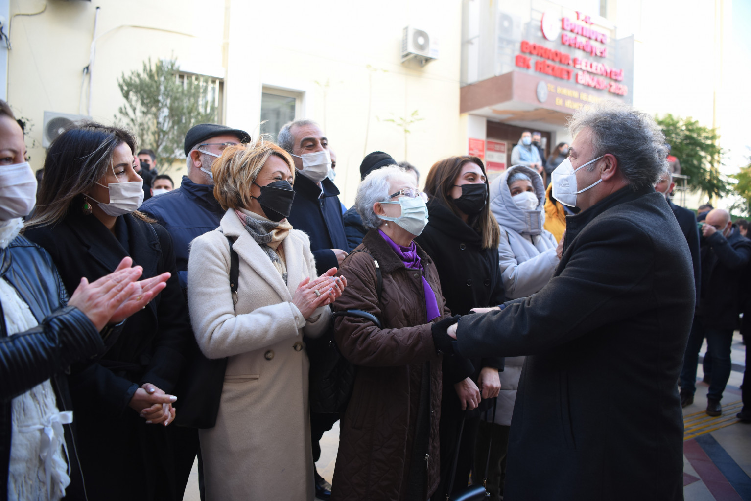 Geçtiğimiz hafta koronavirüs testi pozitif çıkan Bornova Belediye Başkanı Dr.