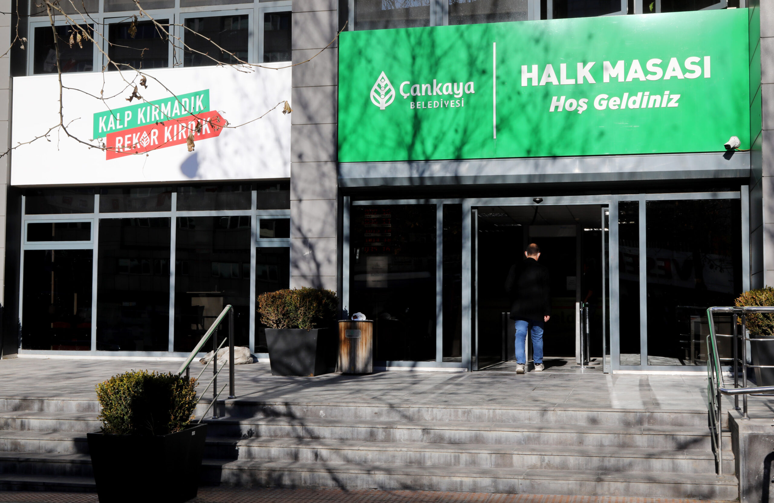 dakikada çözüme ulaştırdığı birimi Halk Masası, 2021 yılında 140 bin
