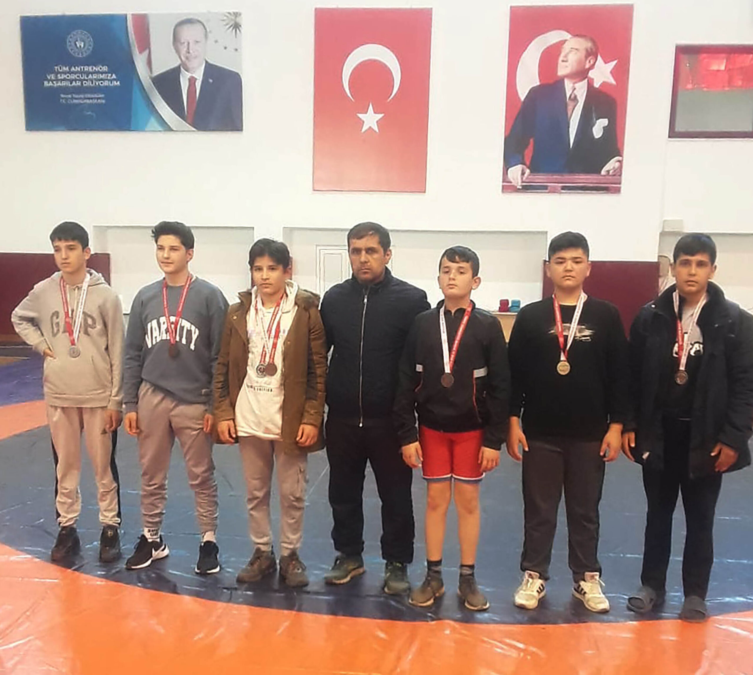 Kırkgöz Döşemealtı Belediyesi Gençlik ve Spor Kulübü Güreş takımı katıldıkları