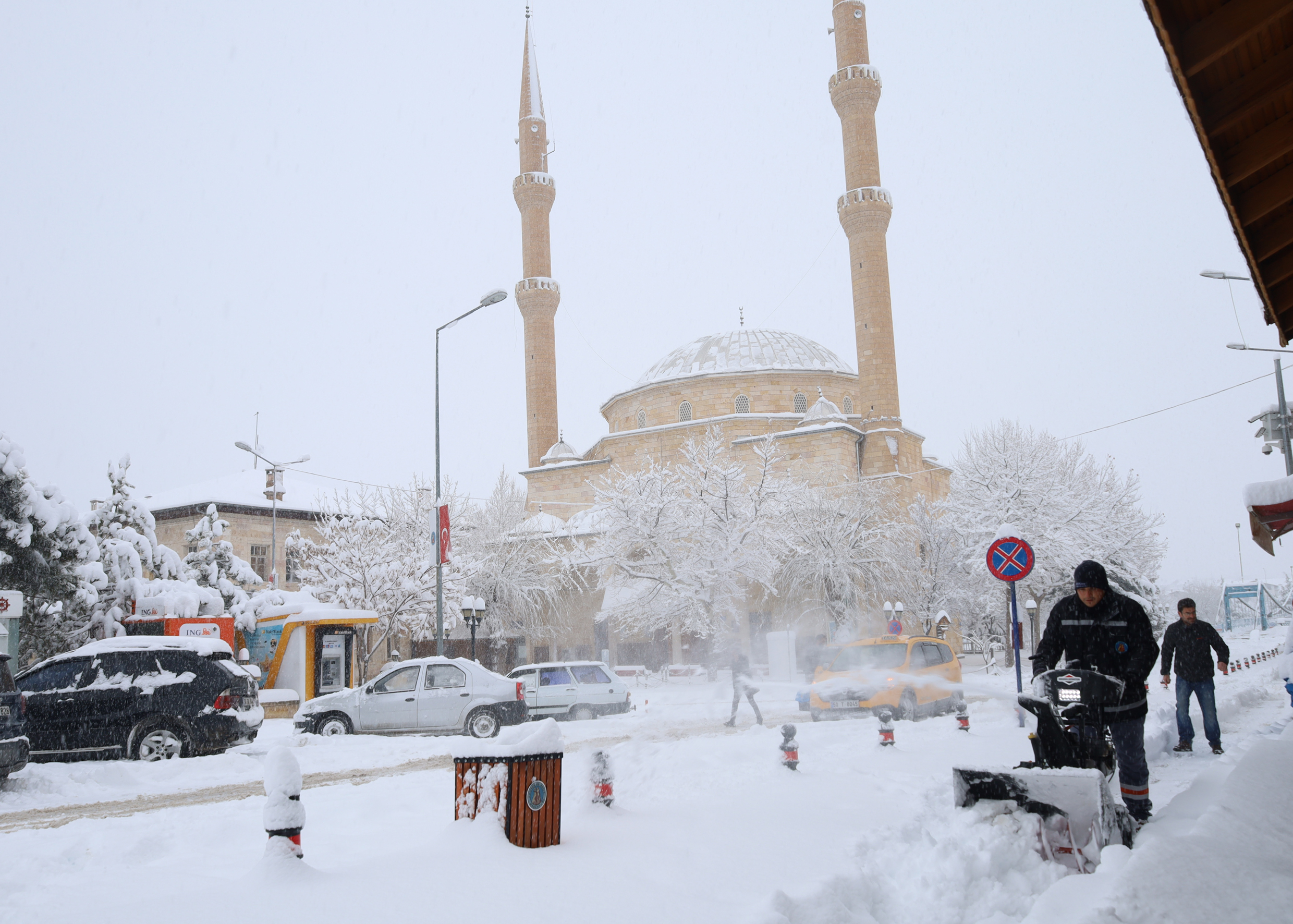 Avanos ’da etkili olan kar yağışı nedeniyle ulaşımda sıkıntıların yaşanmaması