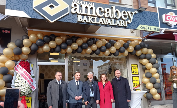 Eskişehir’e yeni bir tat getiren Amcabey Baklavaları Ömür Şubesi açıldı.
