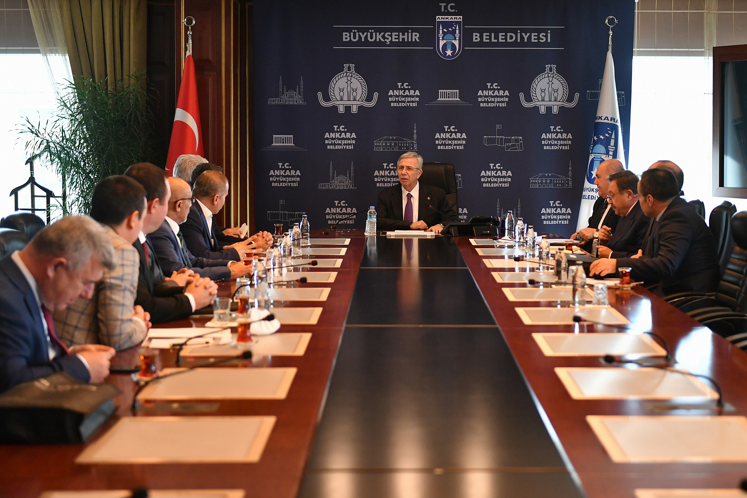   Ankara Büyükşehir Belediye Başkanı Mansur Yavaş, memurlara 2022 yılının