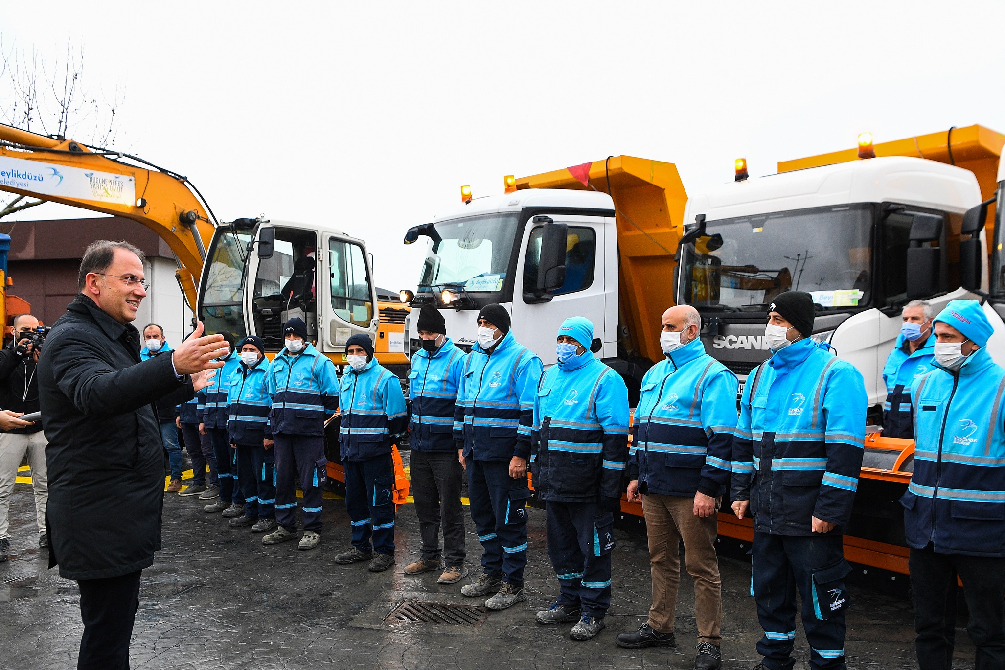 Beylikdüzü Belediyesi kışla mücadele ekipleri,  kar yağışının ve don olaylarının