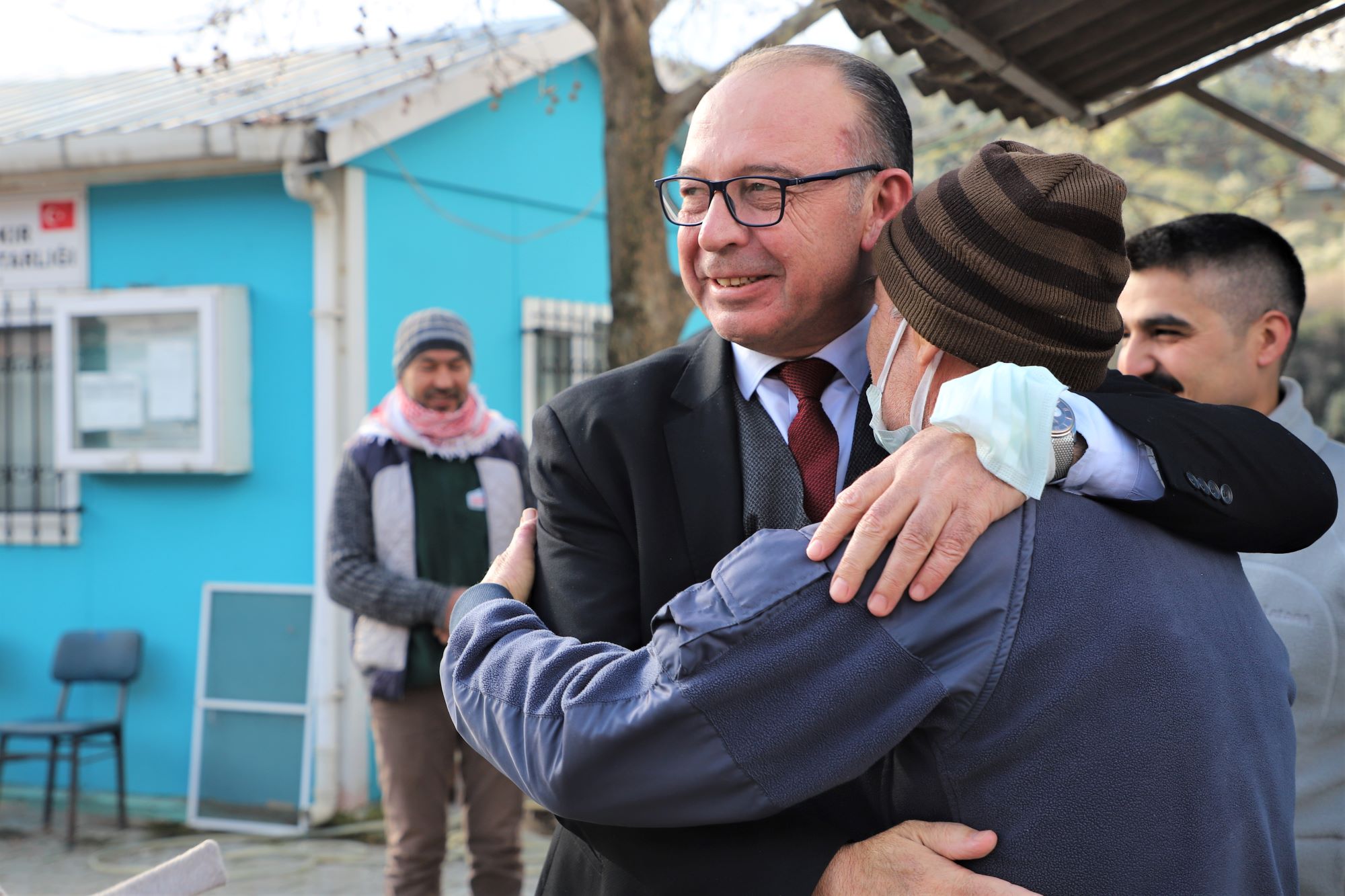 Turgutlu Belediye Başkanı Çetin Akın, altı kırsal mahalleye ziyaret gerçekleştirerek