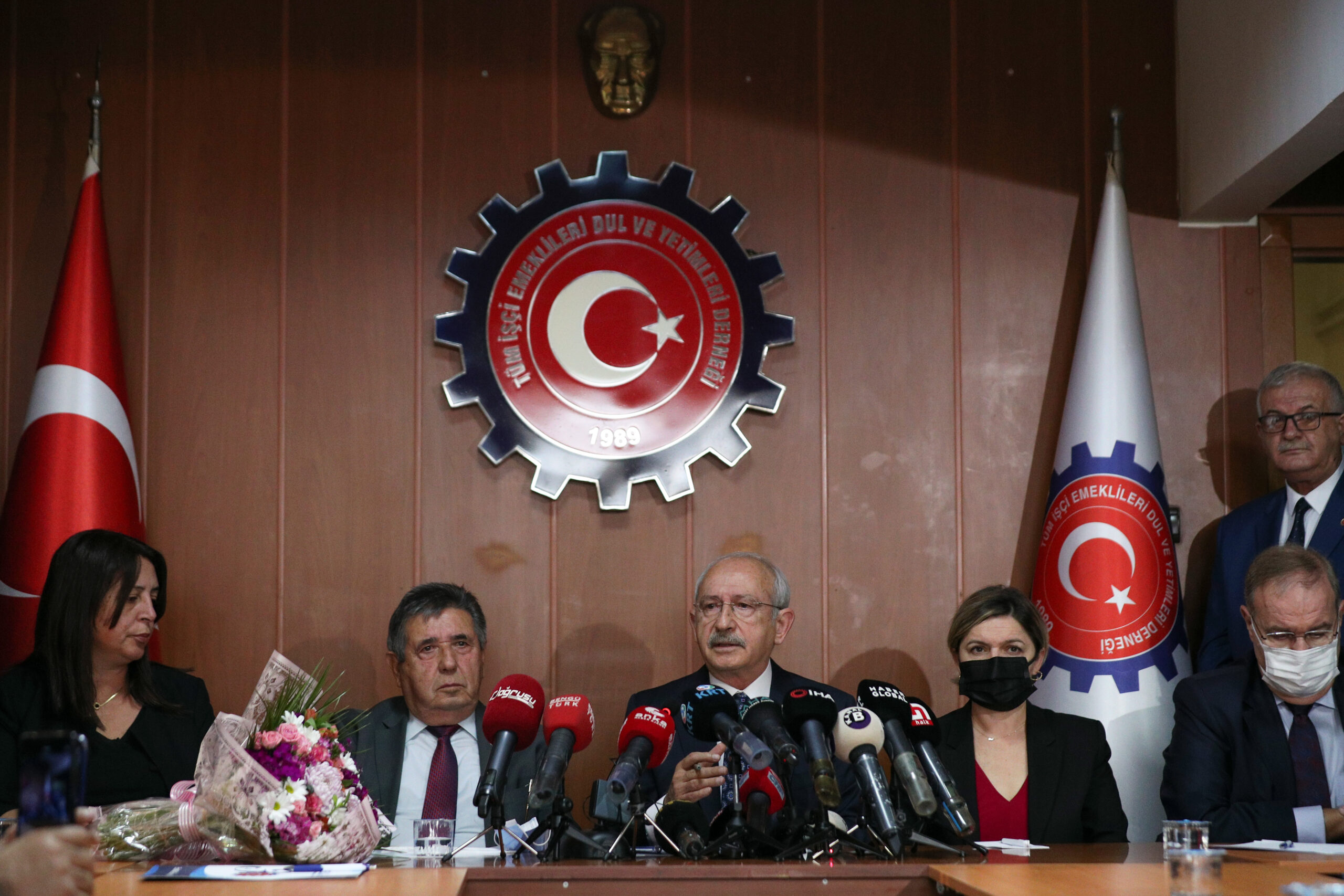 Cumhuriyet Halk Partisi Genel Başkanı Kemal Kılıçdaroğlu, Tüm İşçi Emeklileri