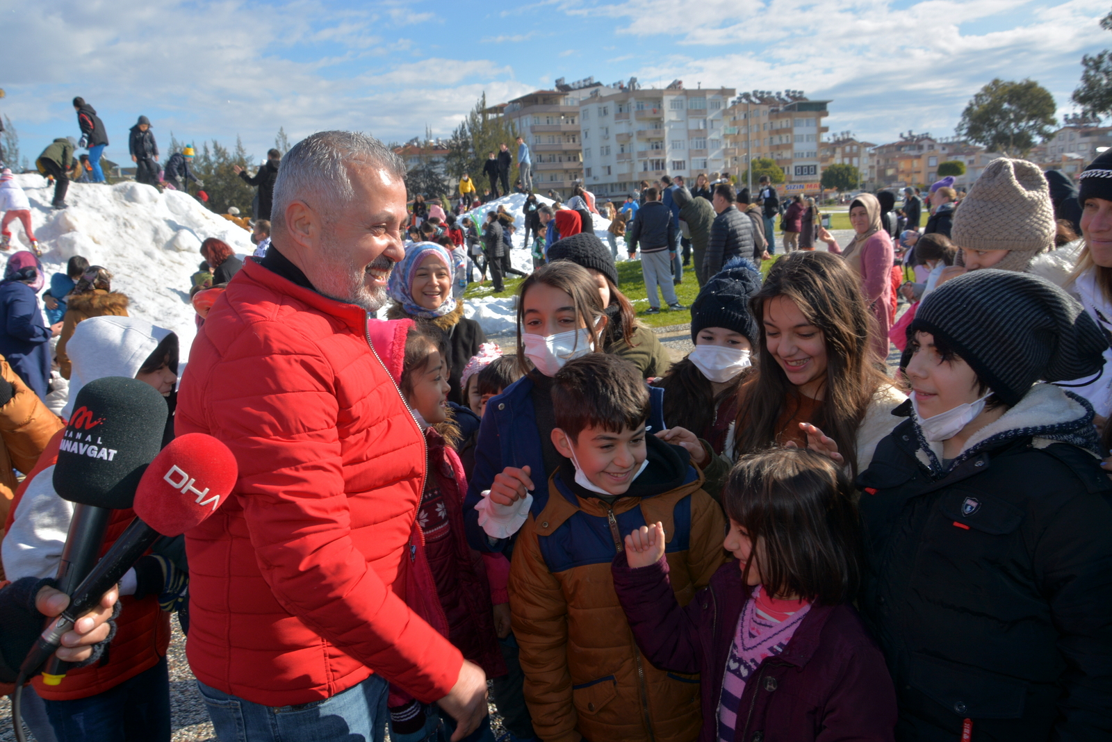 Manavgat Belediye Başkanı Şükrü Sözen, Torosların yaylalarından getirttiği 50 kamyon
