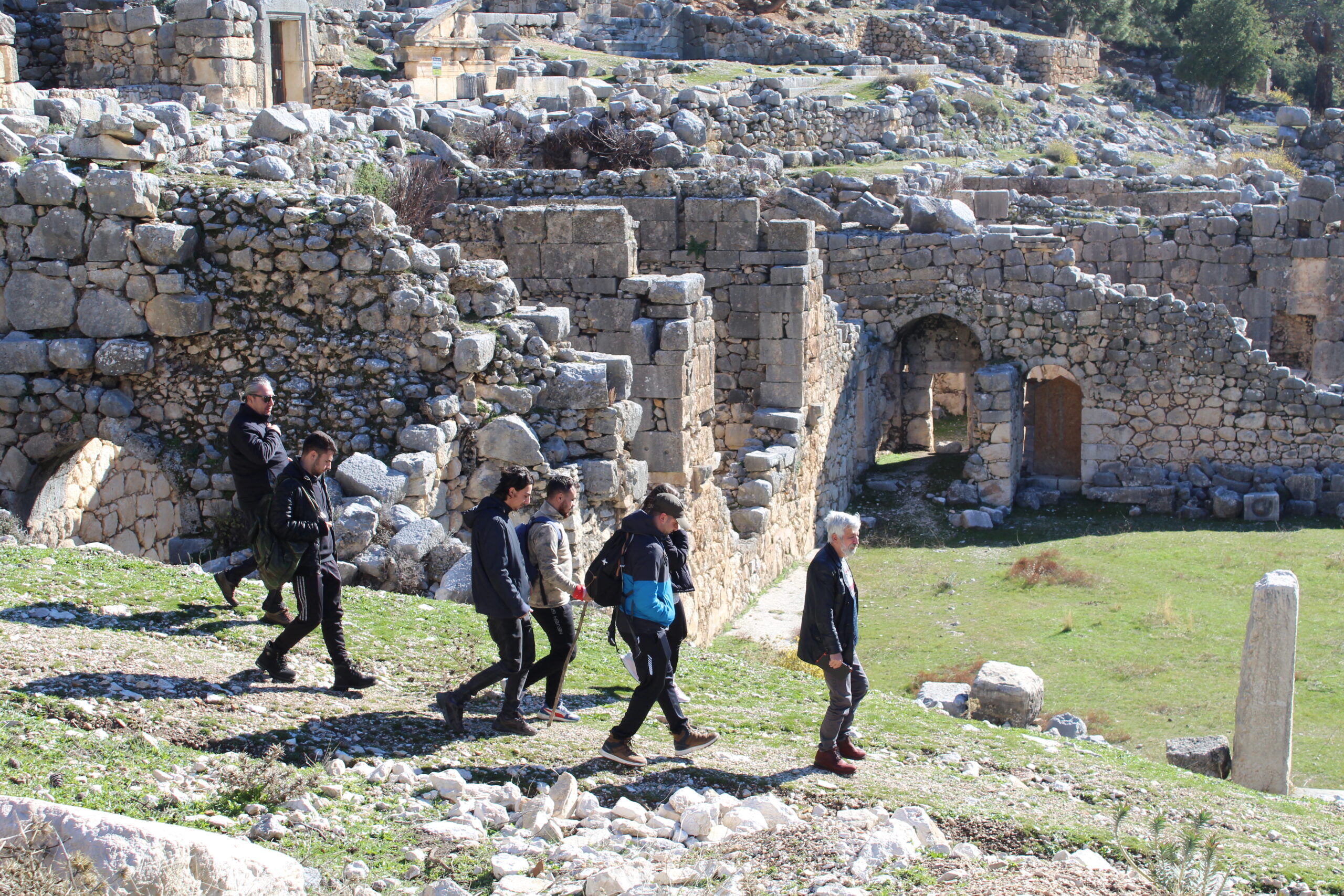 Arkeoloji Bölümü öğrencilerinin Finike Antik Kentlerine ziyareti Akdeniz Üniversitesi Arkeoloji bölümü 1.sınıf öğrencisi 30 öğrenci Ariykanda ve