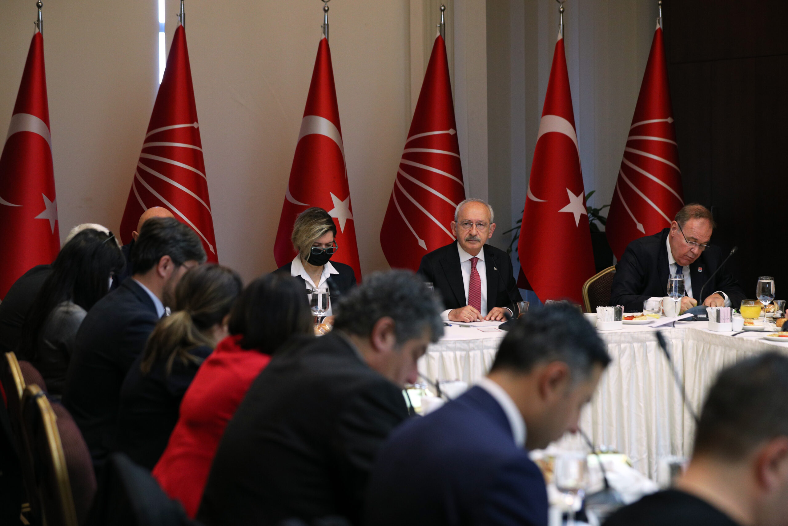 CHP GENEL BAŞKANI KEMAL KILIÇDAROĞLU, GAZETECİLER İLE BULUŞTU Cumhuriyet Halk Partisi Genel Başkanı Kemal Kılıçdaroğlu, televizyon kanallarının, gazetelerin