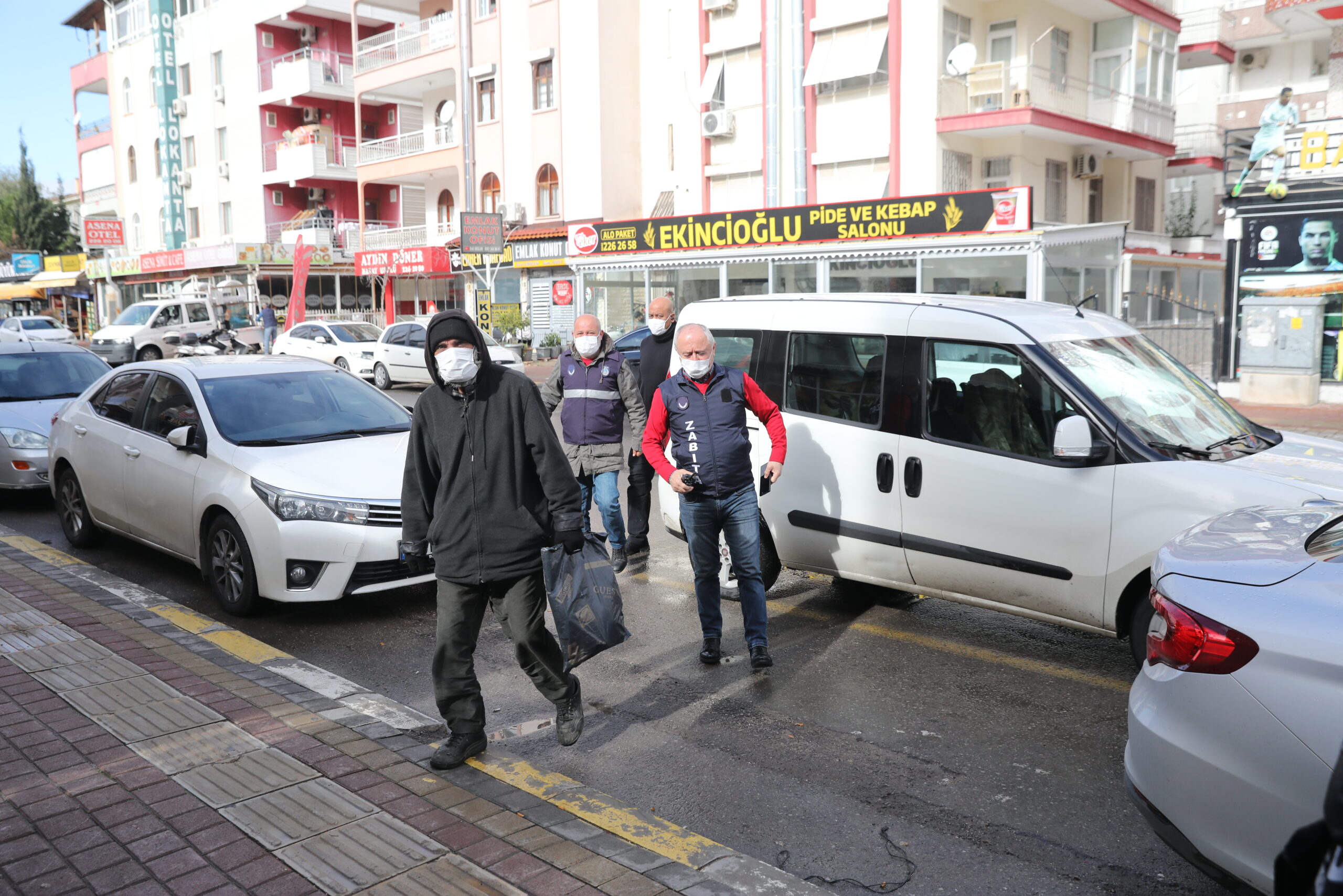 Metruk binada kalan vatandaşa sıcak ortam sağlandı Antalya Büyükşehir Belediyesi,