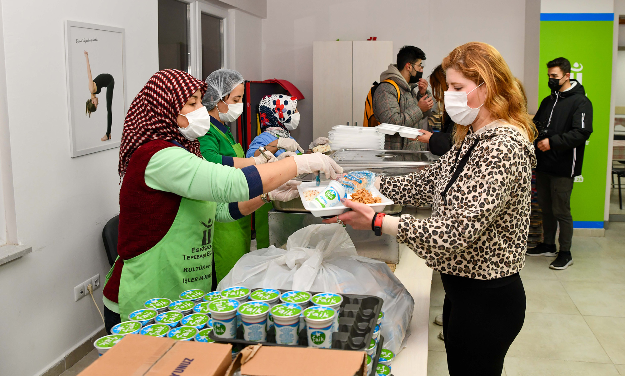 Tepebaşı Belediyesi, üniversite öğrencileri için hizmete sunduğu ücretsiz yemek hizmeti