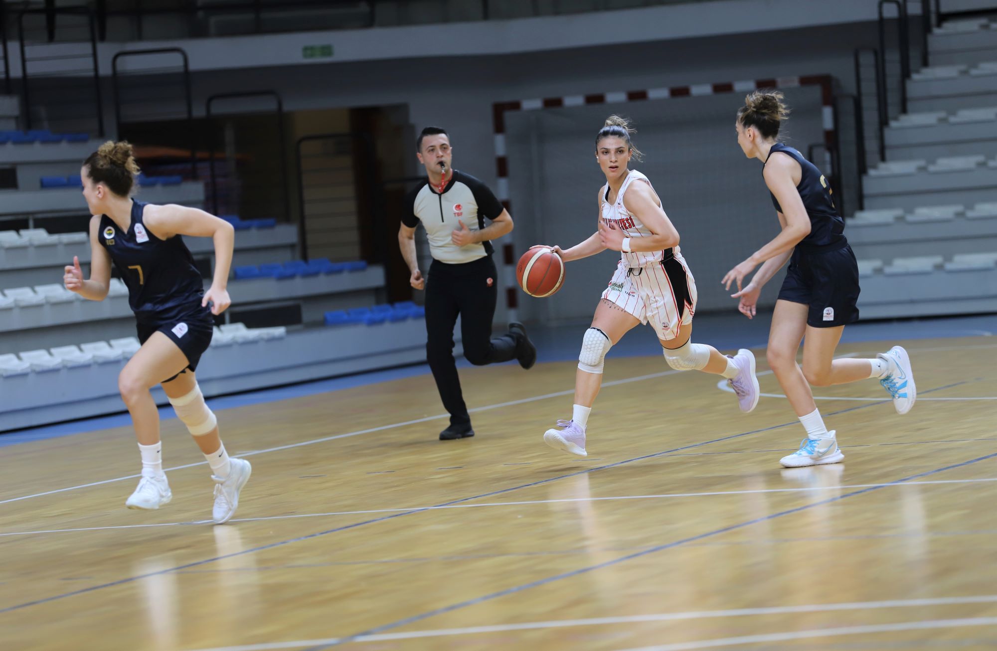 Turgutlu Belediyespor Kadın Basketbol Takımı İstanbul Deplasmanında Turgutlu Belediyespor Kadın Basketbol Takımı İstanbul DeplasmanındaTurgutlu Belediyespor Kadın Basketbol