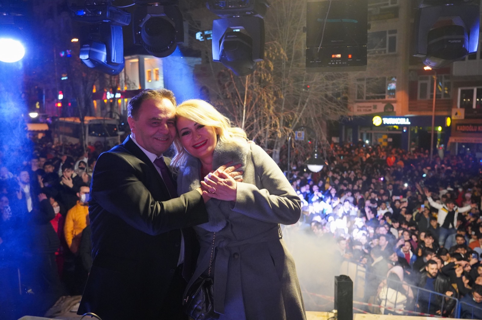Bilecikliler yeni yıla, Bilecik Belediyesi’nin düzenlediği ve DJ Enes Ayata’nın