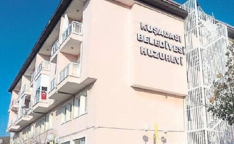 Aydın Kuşadası’nın CHP’li Belediye Başkanı Ömer Günel, depreme dayanıksız olduğu için