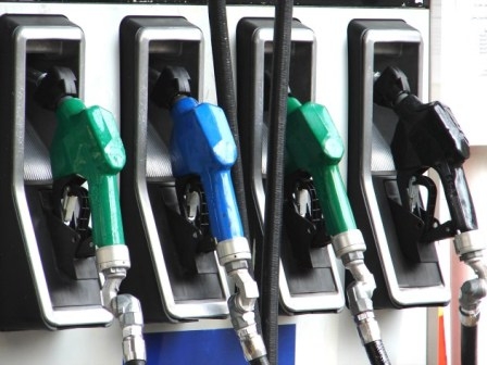 Çarşamba günü motorine 40 kuruş zam gelmesi bekleniyor. Bu zammın