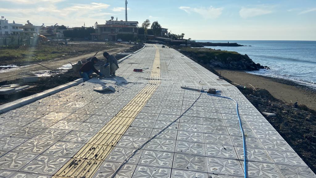 Arsuz Belediyesi tarafından yapılan ‘Karaağaç Sahil Yürüyüş ve Bisiklet Yolu’nun