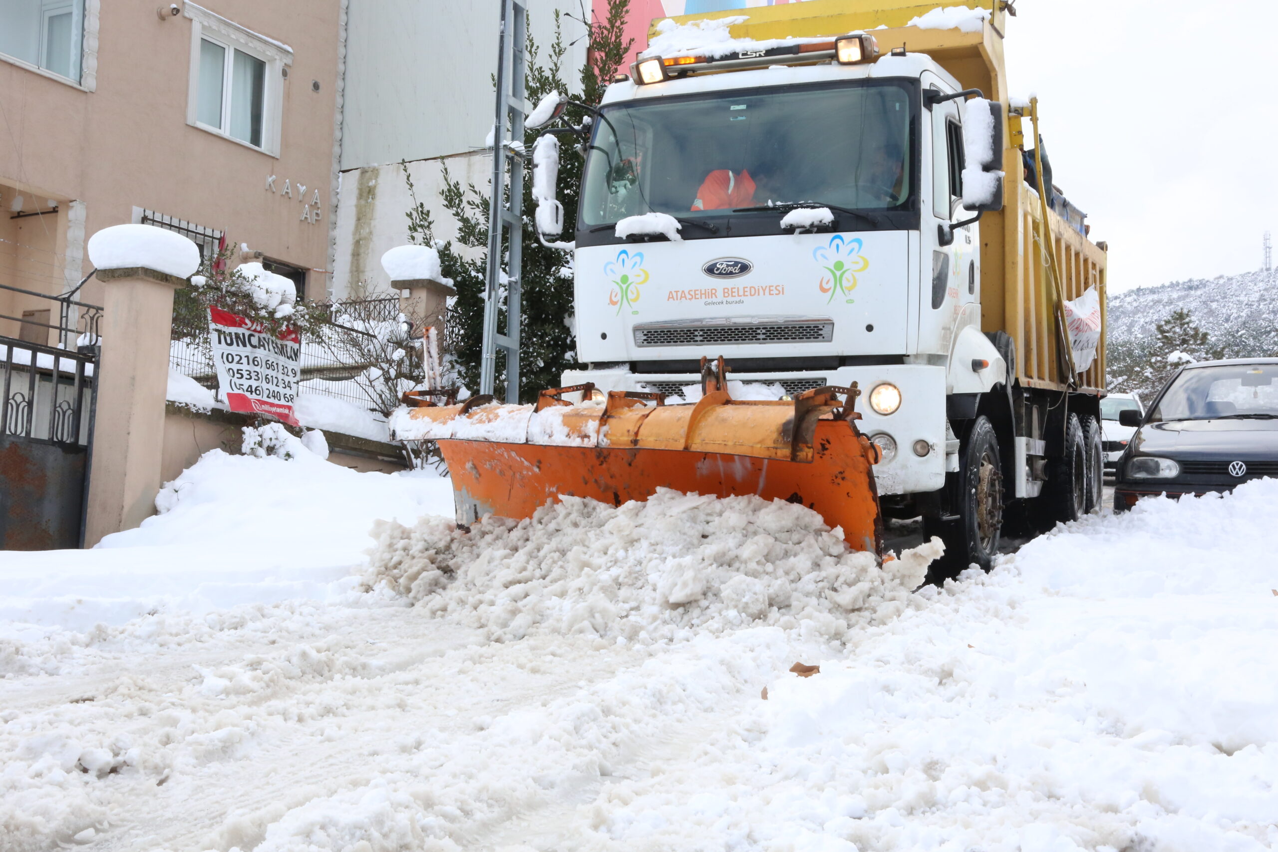İstanbul’u etkisi altına alan yoğun kar yağışı dolayısıyla teyakkuza geçen