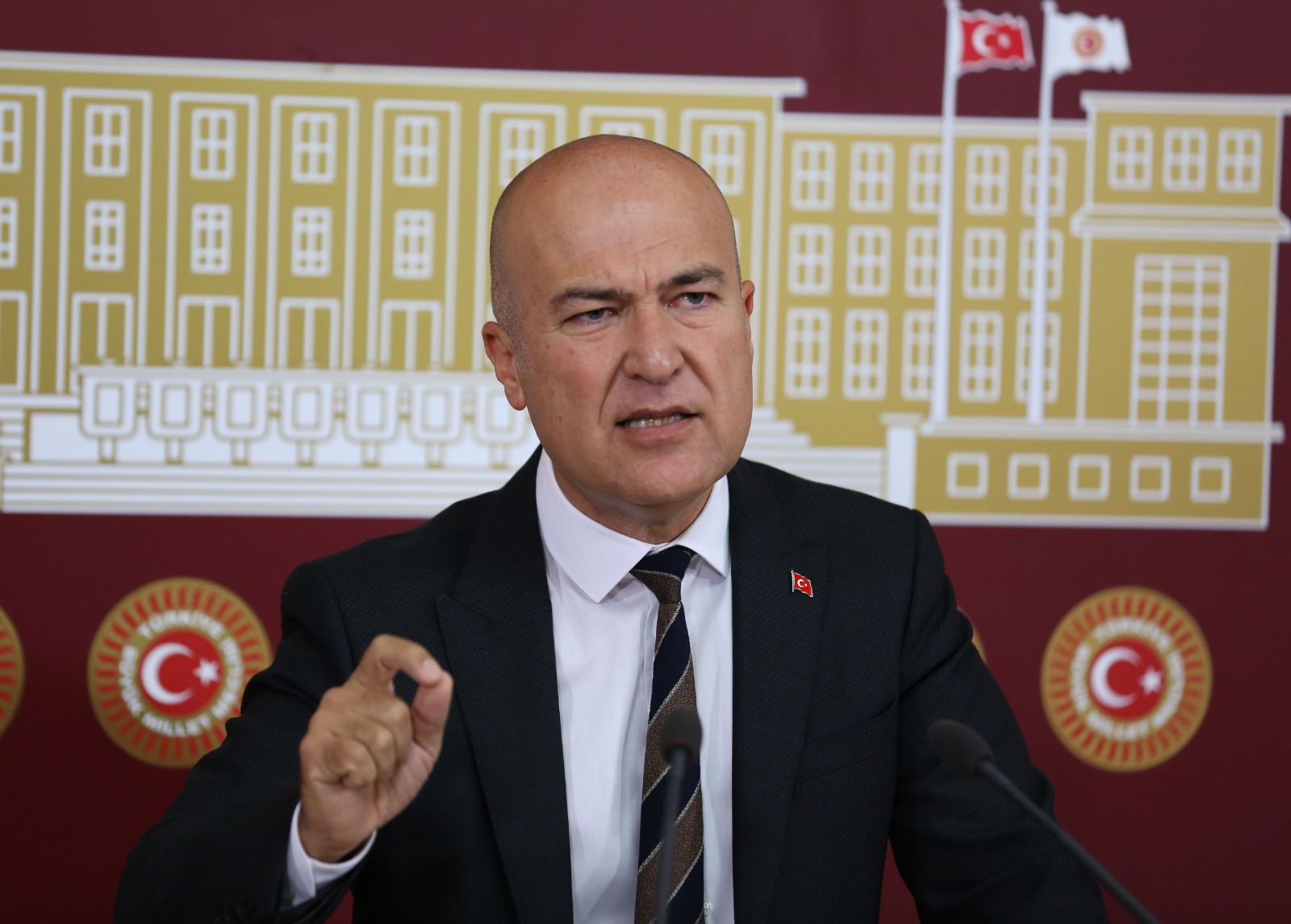CHP’li Bakan Soylu’ya sordu: Odalarında zikir çeken rütbeliler kimler? CHP