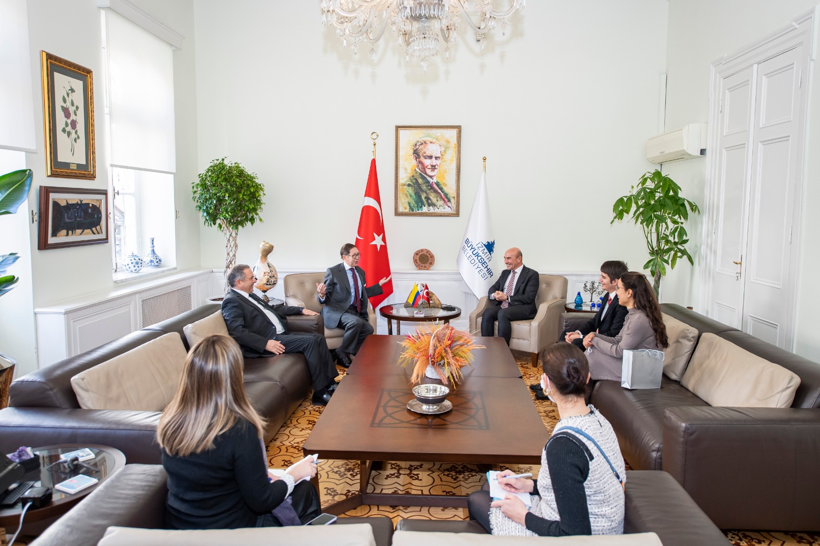 Ankara’nın Kolombiya Büyükelçisi Julio Aníbal Riano ile Kolombiya İzmir Fahri Konsolosu