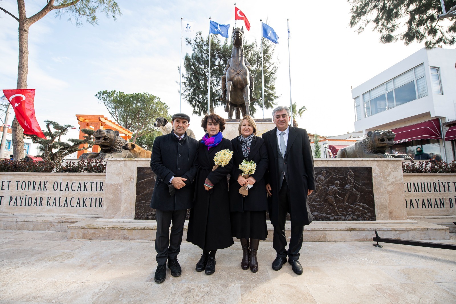 İzmir Büyükşehir Belediyesi ve Güzelbahçe Belediyesi işbirliğiyle yenilenen “Atatürk Mahallesi