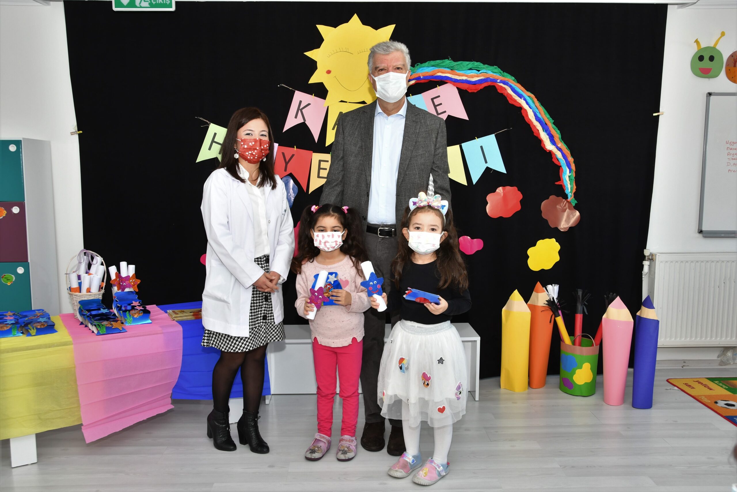 Narlıdere Belediyesi’nin bünyesindeki Nar Çiçeği Anaokulları’nda karne heyecanı yaşandı. 2021-2022