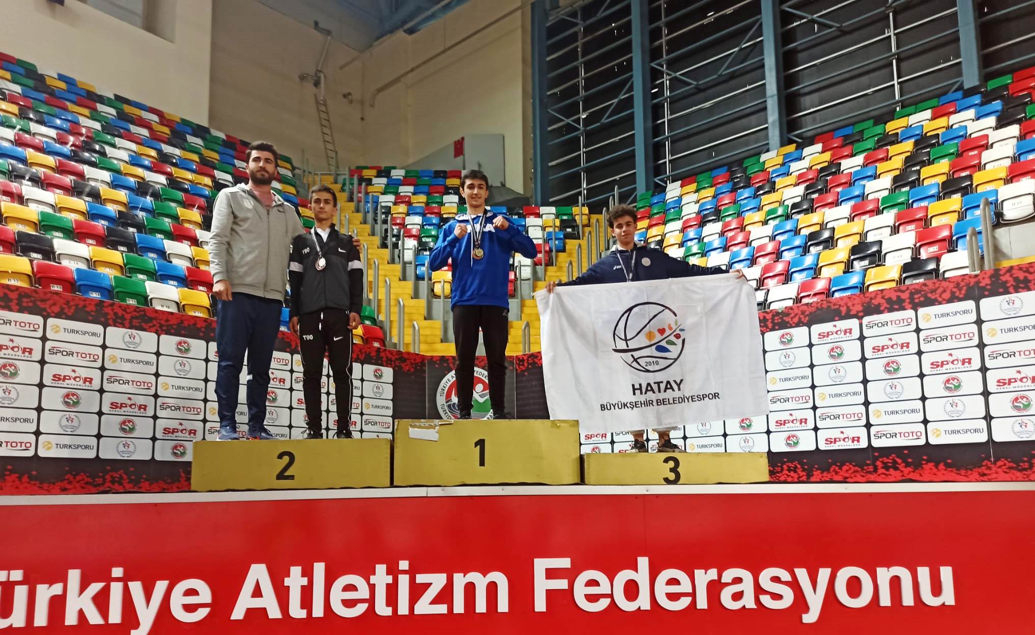 Hatay Büyükşehir Belediyespor’un yetenekli atletleri başarıdan başarıya koşmaya devam ediyor.