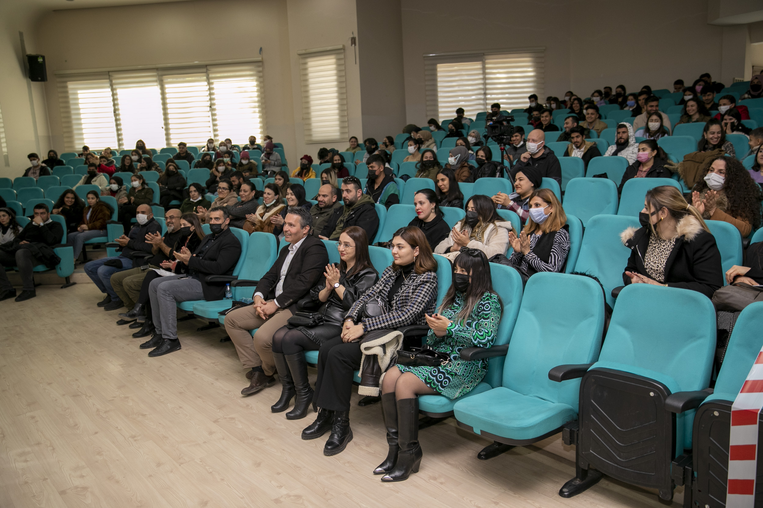 ÜNİVERSİTE ADAYI ÖĞRENCİLER BÜYÜKŞEHİR’İN ETKİNLİĞİNDE STRES ATTI Mersin Büyükşehir Belediyesi