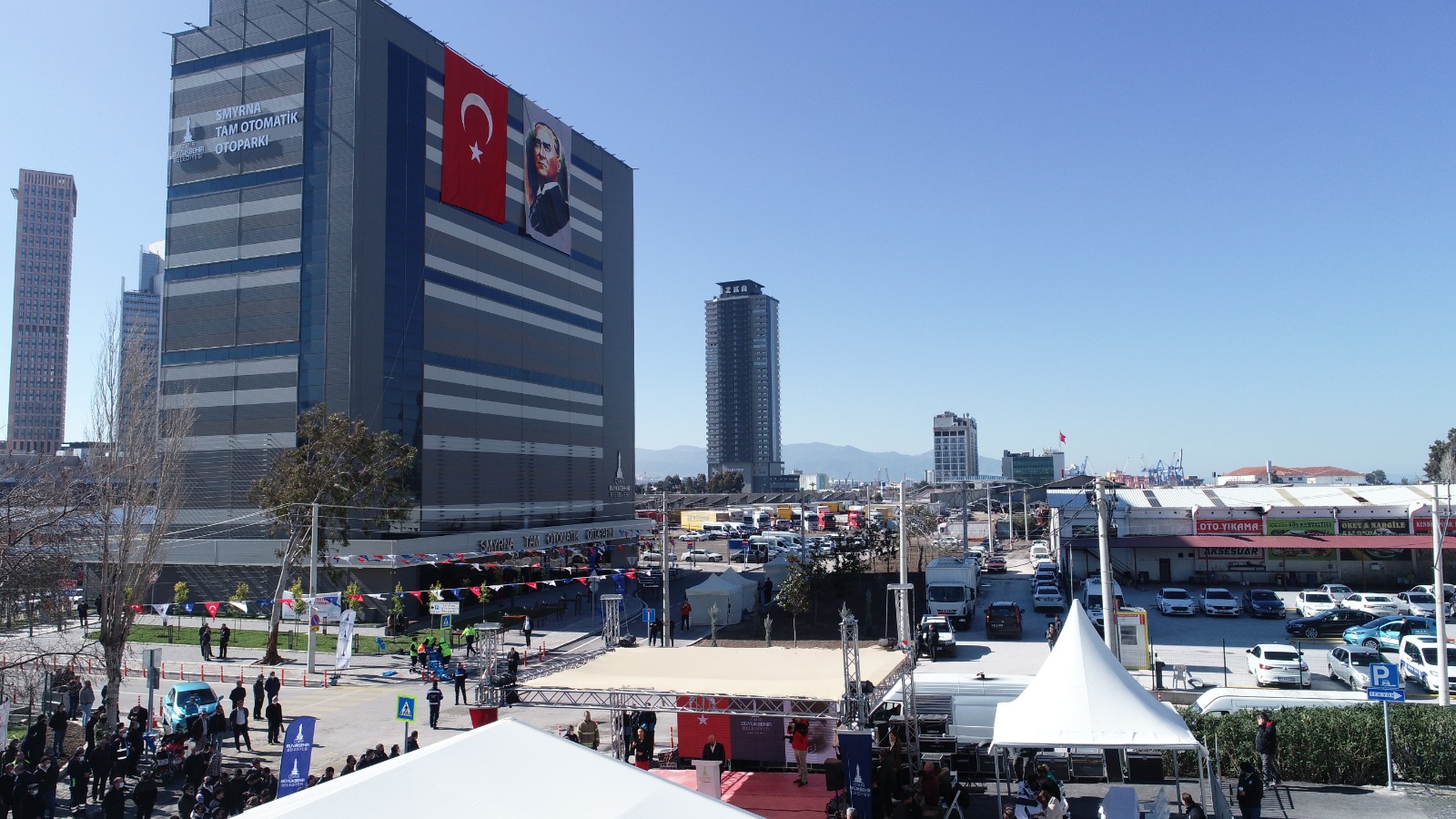 İzmir Büyükşehir Belediye Başkanı Tunç Soyer’in kentteki otopark sayısını artırma