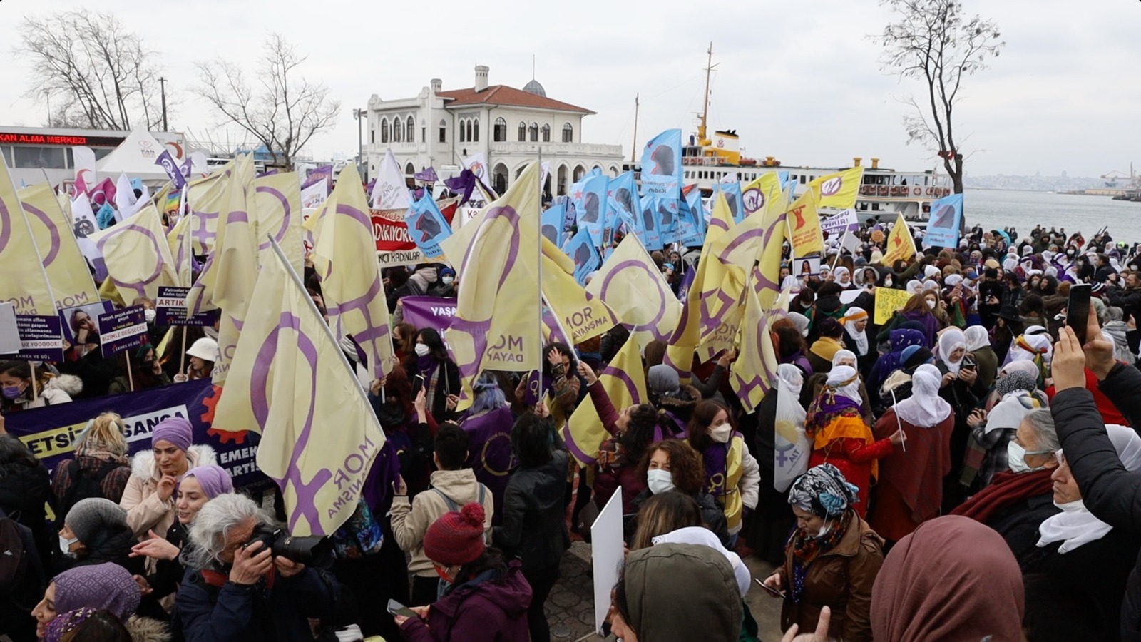 Burası Kadıköy,  kadınlar burada. Kadıköy son dönemde kadın örgütlerinin düzenlediği