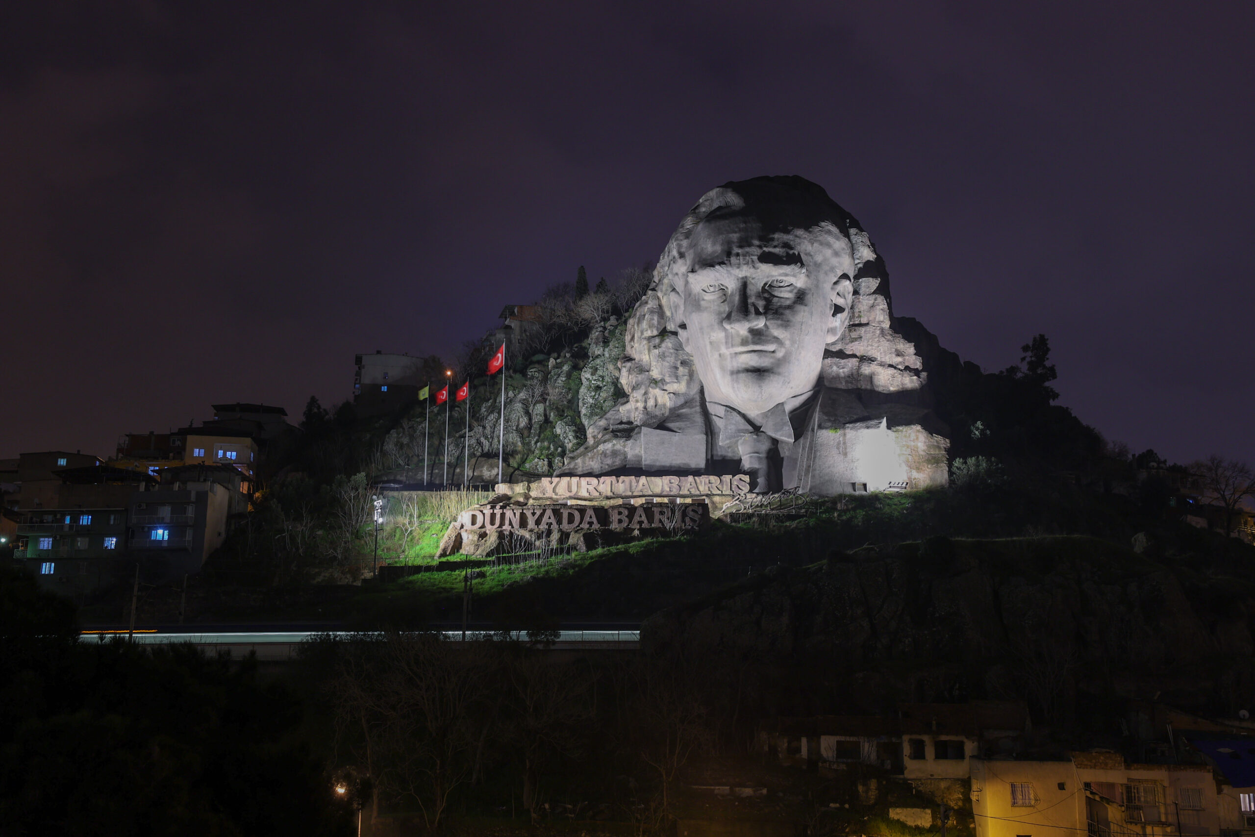 Buca Belediyesi’nden Atatürk Maskı’na özel aydınlatma Atatürk Maskı’na muhteşem aydınlatma