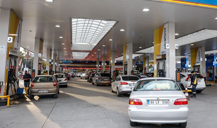 Akaryakıta zammın ardı arkası kesilmiyor. Otogaza 24 saat arayla gelen