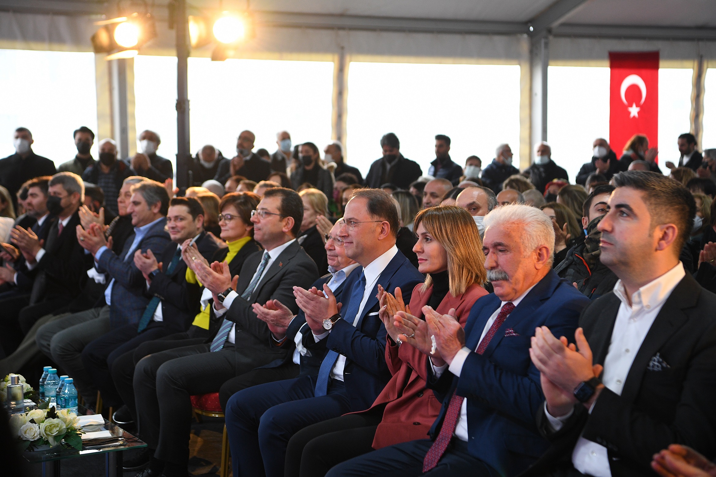 BEYLİKDÜZÜ FATMA ANA CEMEVİ İBADETE AÇILDI Beylikdüzü Belediyesi’nin 2015 yılında açtığı mimari tasarım yarışmasıyla ilçeye kazandırdığı,