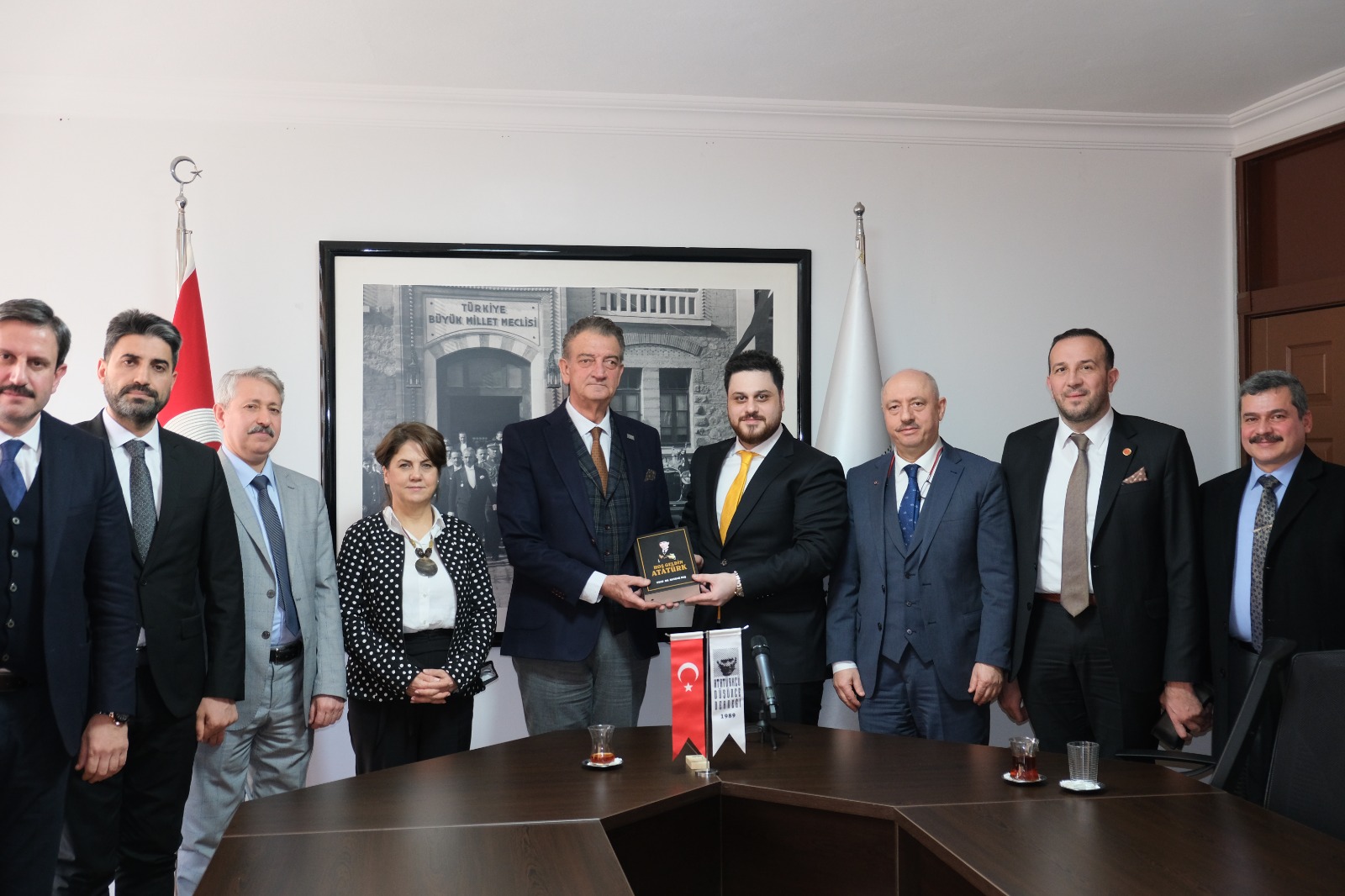 Laiklik, birileri kafasına göre din uydurmasın diye var. Atatürkçü Düşünce