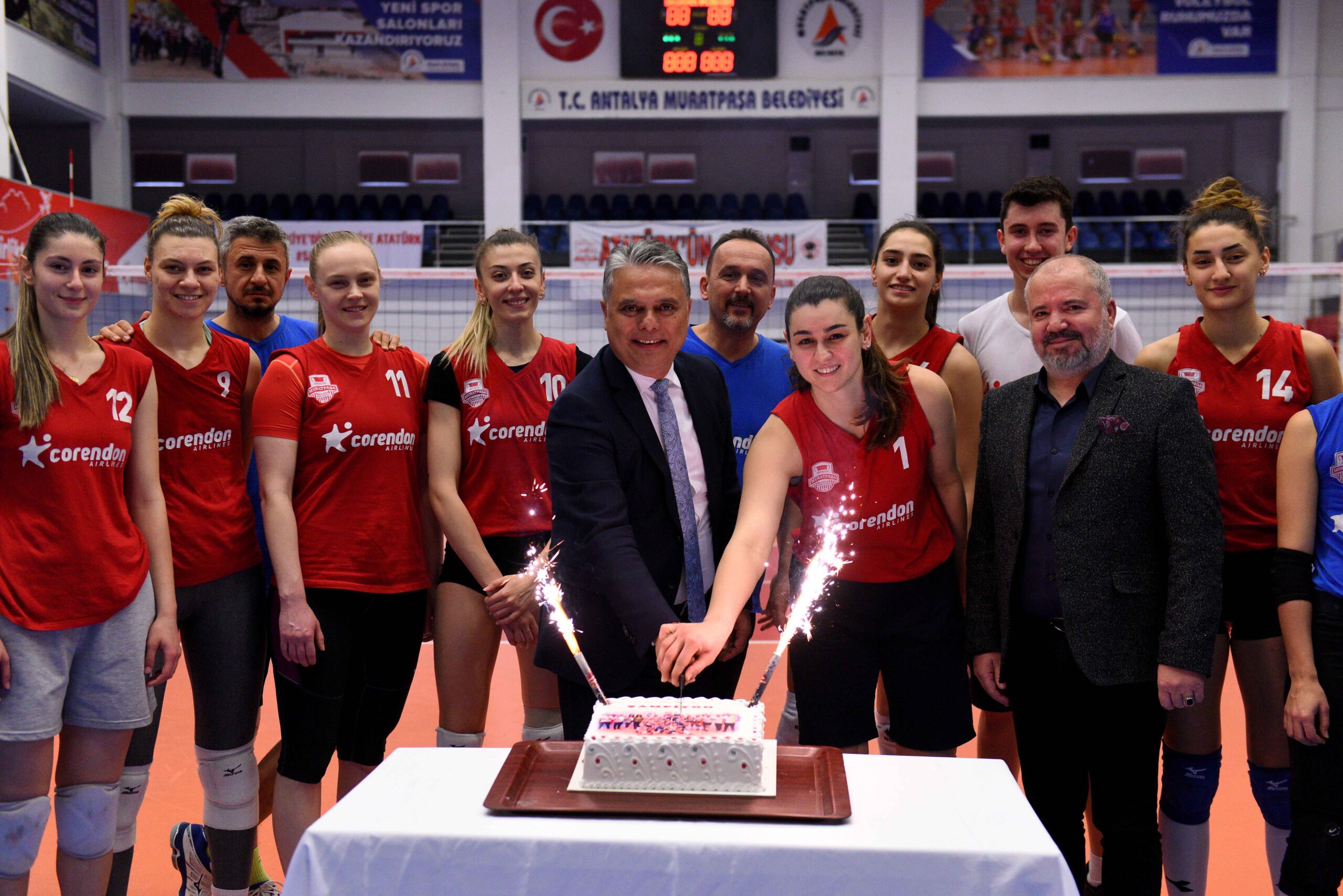 Muratpaşa Belediye Başkanı Ümit Uysal, Muratpaşa’nın Sultanlarıyla ligde bitime 1