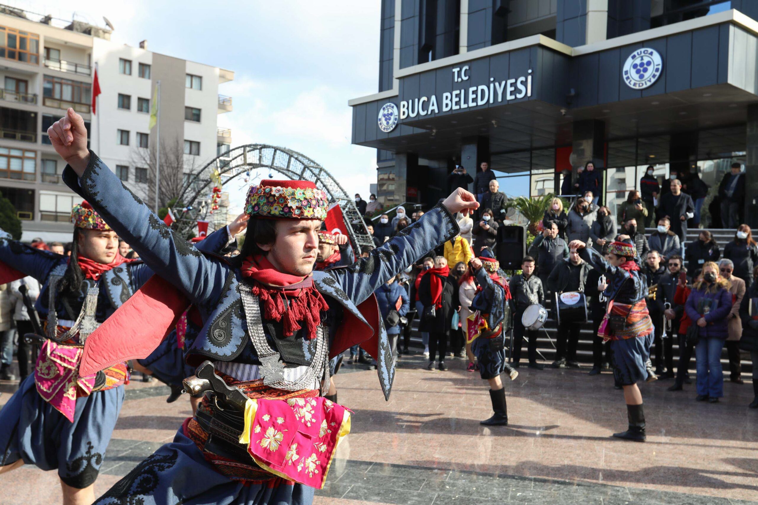 Buca İstiklal Marşı’nı hep birlikte okudu İstiklal Marşı için anlamlı