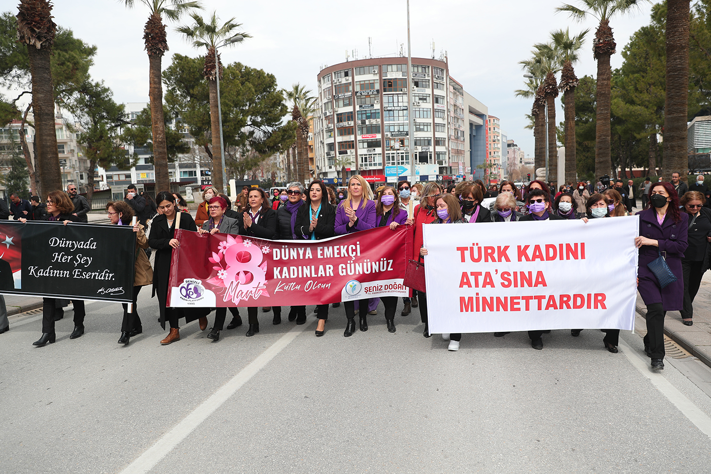 Merkezefendi Belediyesi ile Denizli Kadın Platformu işbirliğinde düzenlenen ‘8 Mart