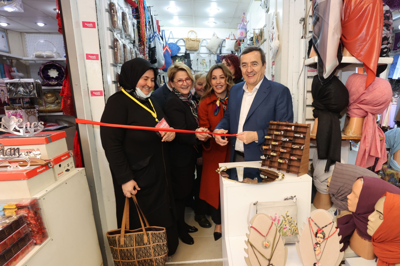 Başkan Batur, 8 Mart Kadınlar Günü’nde gerçekleştirilen Konak Kadın Kooperatifi