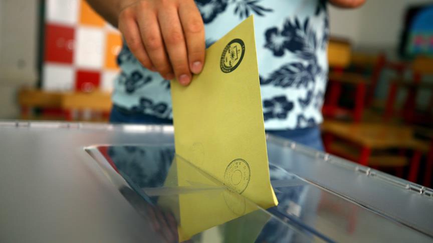 Seçim barajının yüzde 10’dan 7’ye indirilmesini de içeren Seçim Kanunu