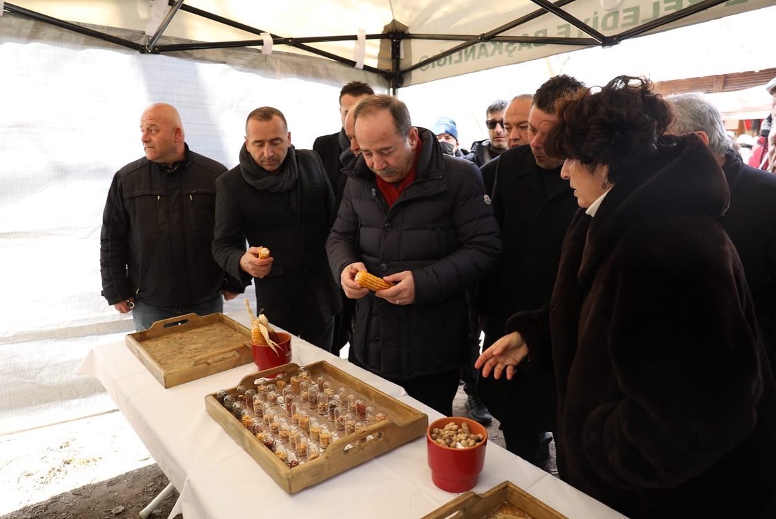 Kırsalda hayata geçirilen projeler ile üreticilerin yanında olan Büyükşehir Belediyesi,