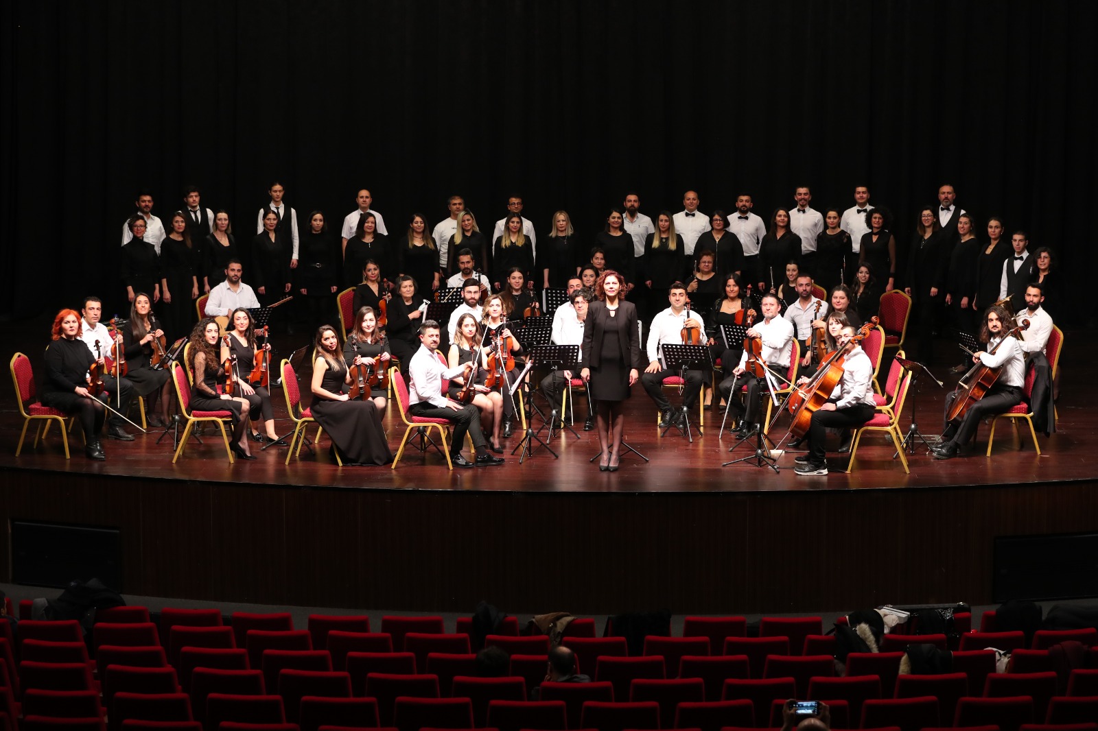 MERKEZEFENDİ BELEDİYESİ ODA ORKESTRASI VE KOROSU’NDAN İLK KONSER Merkezefendi Belediyesince gerçekleştirilen kültür ve sanat etkinlikleri tüm hızıyla devam