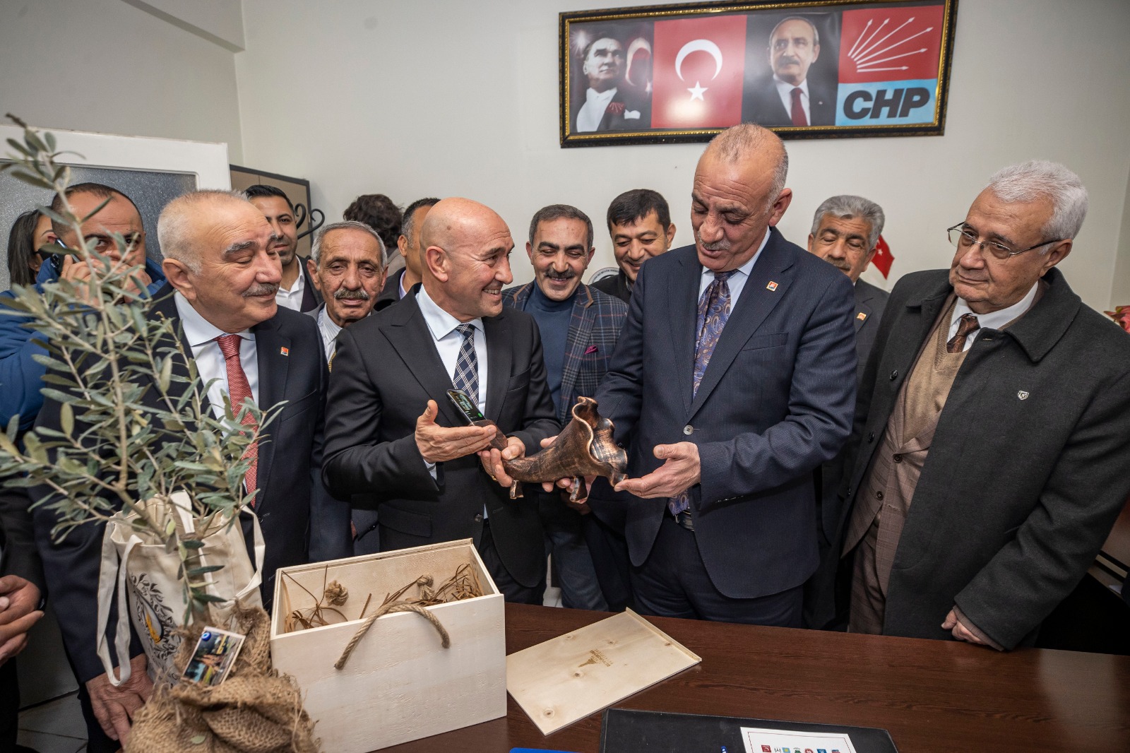 Başkan Soyer Mardin’den birlik ve beraberlik mesajı verdi “Ne kadar kucaklaşırsak o kadar güç kazanacağız” Diyarbakır’da düzenlenecek 1.