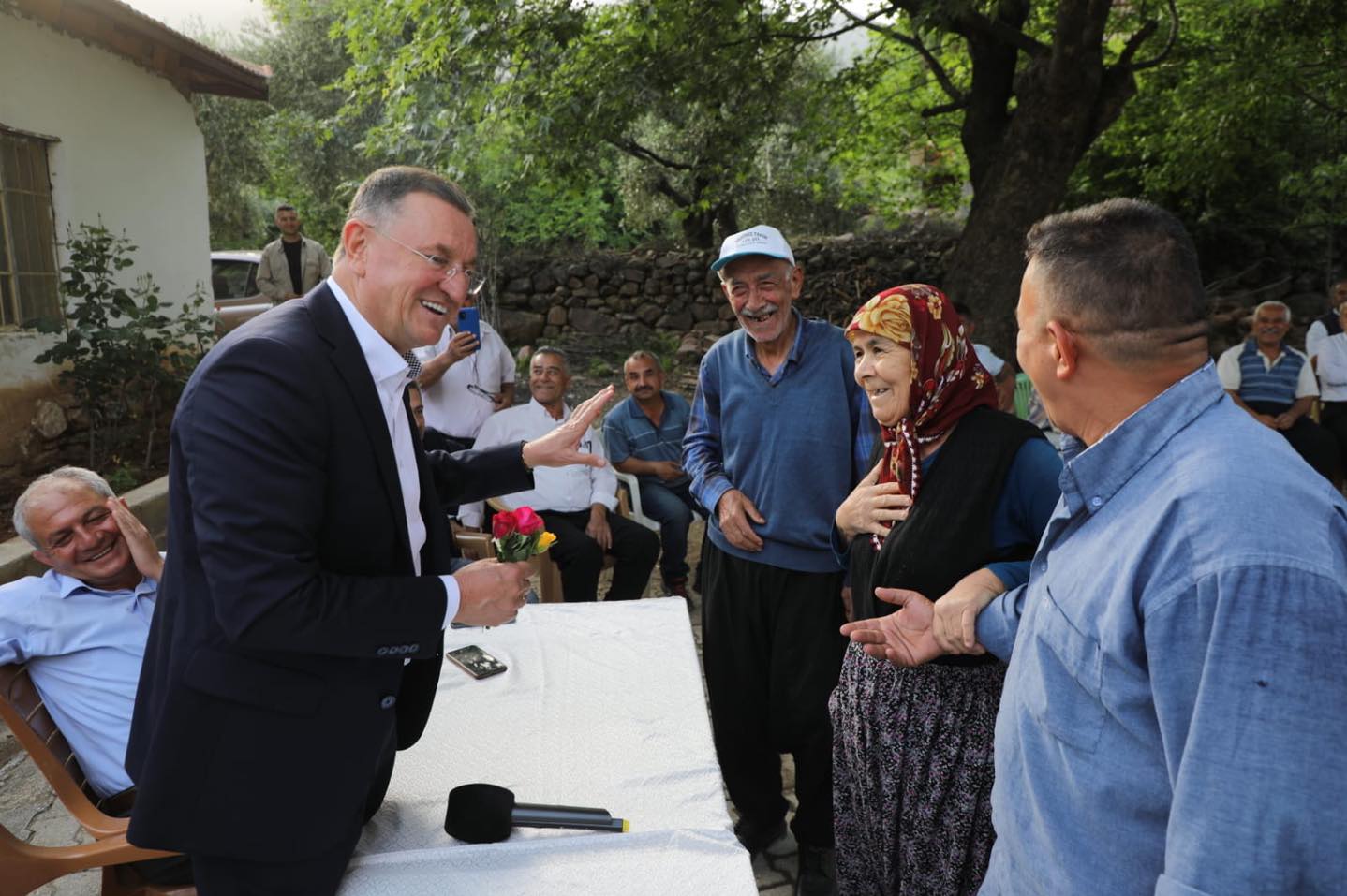 SAVAŞ: HATAY’DA EKİLMEDİK TOPRAK BIRAKMAYACAĞIZ  KIRIKHANLILARDAN BAŞKAN SAVAŞ’A YOĞUN İLGİ 