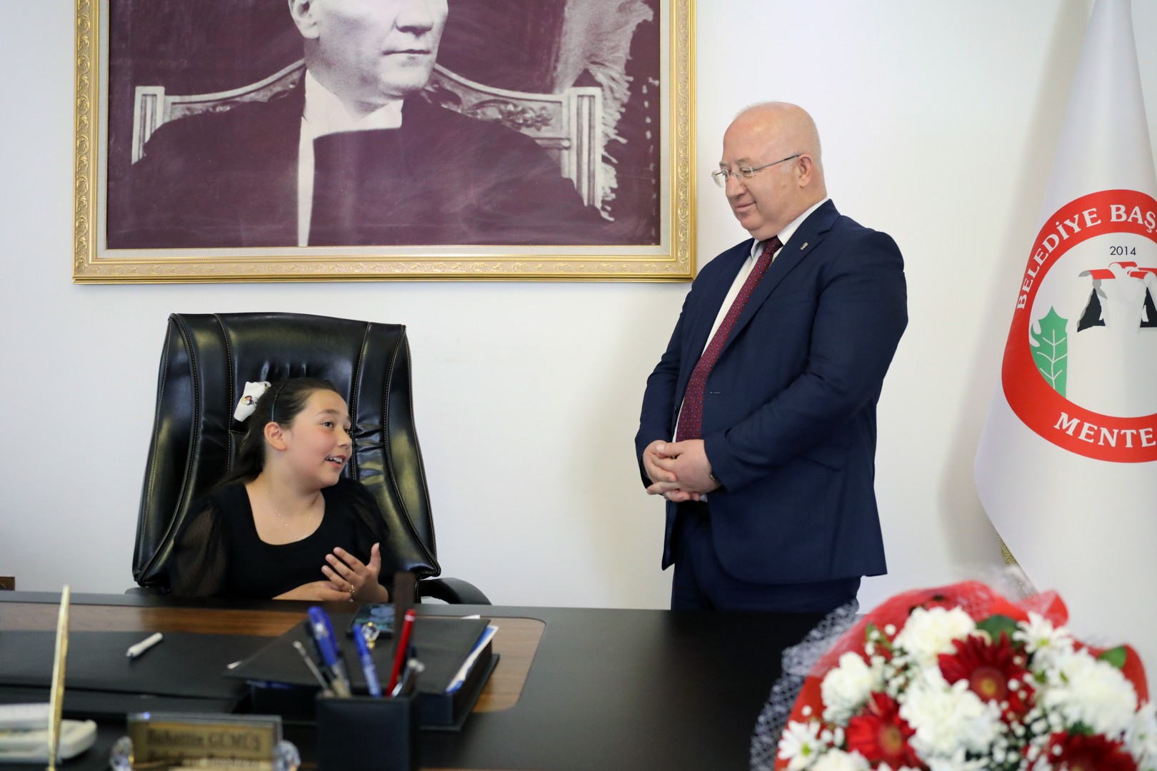 Mevsim ve Ahmet Menteşe Belediye Başkanı Oldular  23 Nisan Ulusal Egemenlik ve Çocuk Bayramı kapsamında Kocamustafa Efendi