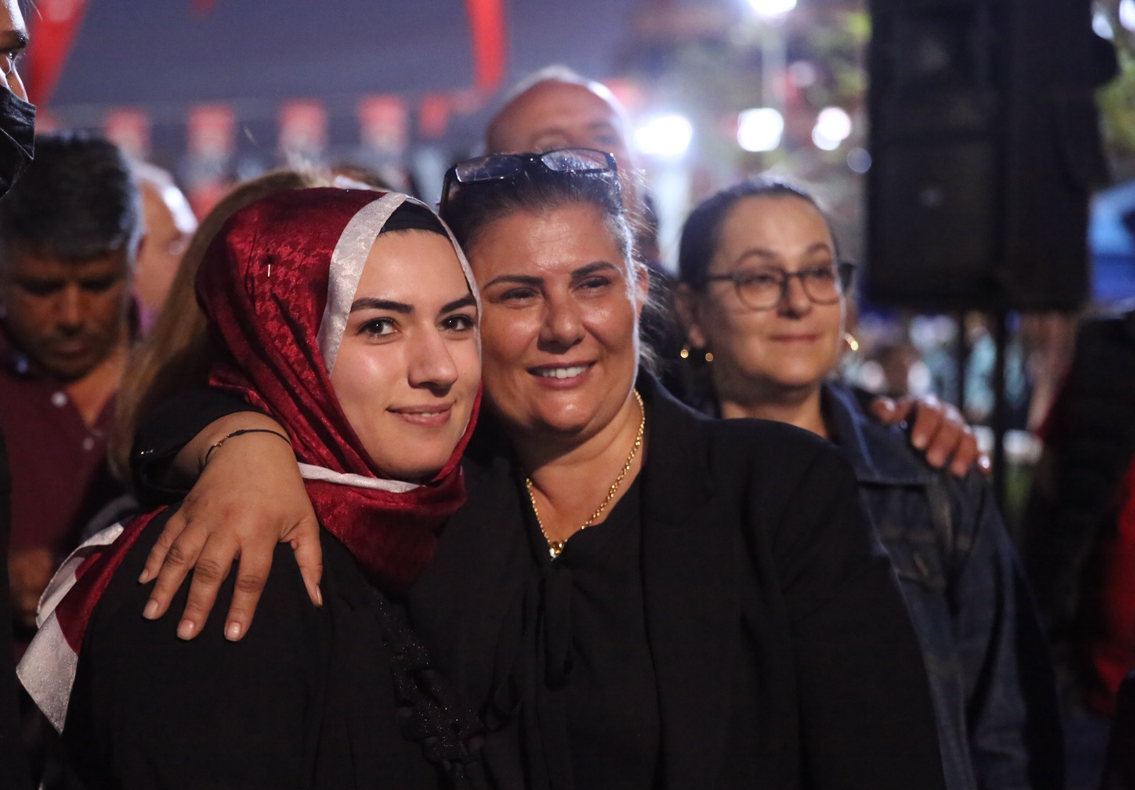 Ramazan ayı boyunca kent genelinde iftar sofrası kurmadık yer bırakmayan