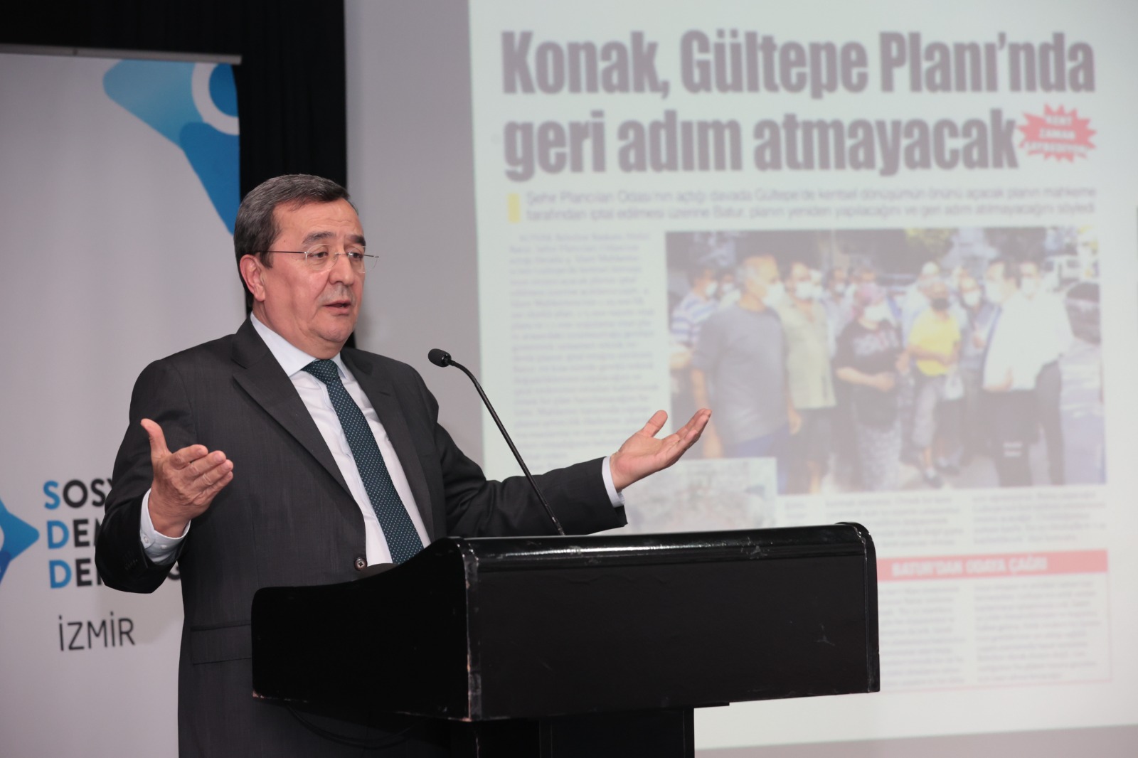 Başkan Batur, Sosyal Demokrasi Derneği İzmir Şubesi’nin düzenlediği “Kentsel Dönüşüm