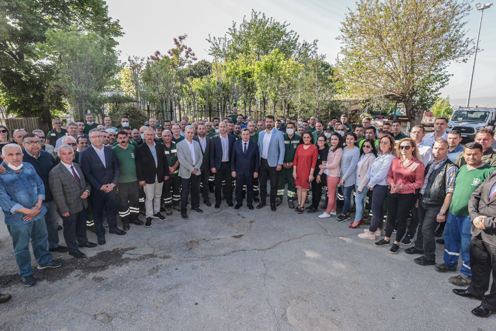 Başkan Batur’dan  Bayram mesajları Konak Belediye Başkanı Abdül Batur, personelle